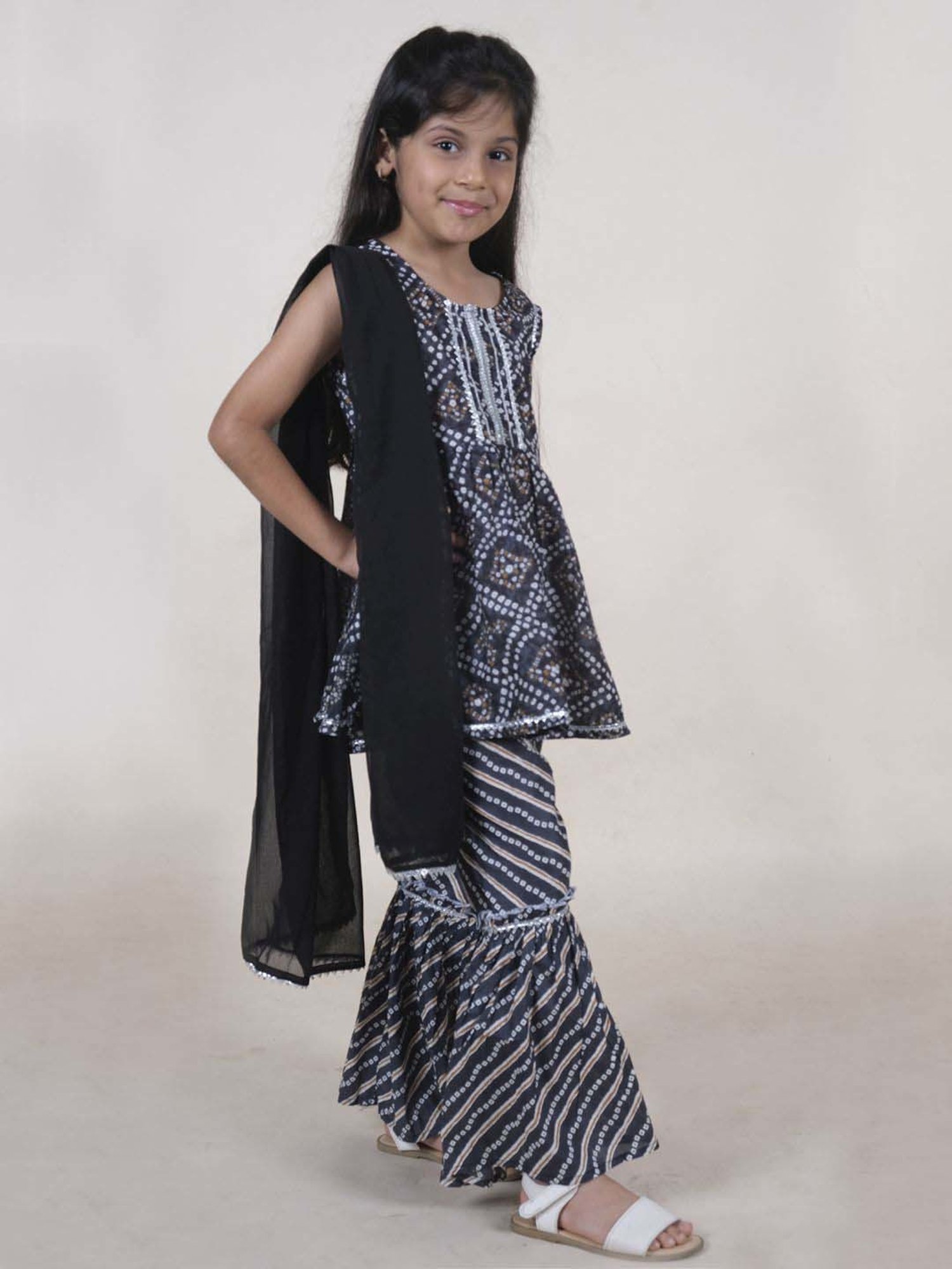 Kiddopanti Girls Black & White Cotton Printed Suit Sets