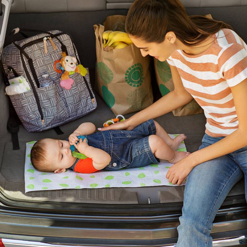 Munchkin Arm & Hammer 10pk Disposable Changing Pads