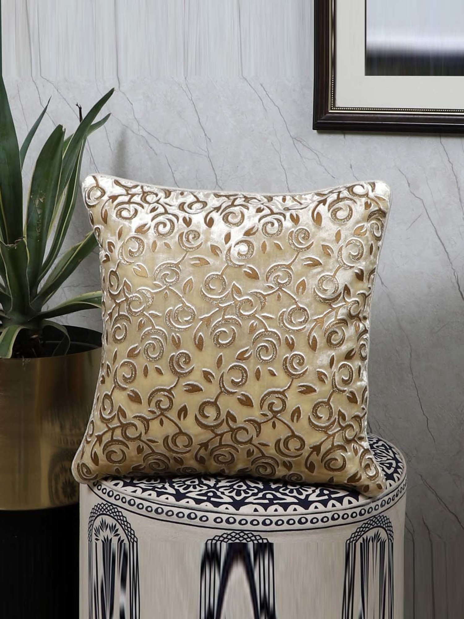MFD HOME Furnishing Beige Velvet Cushion Cover - Set of 1