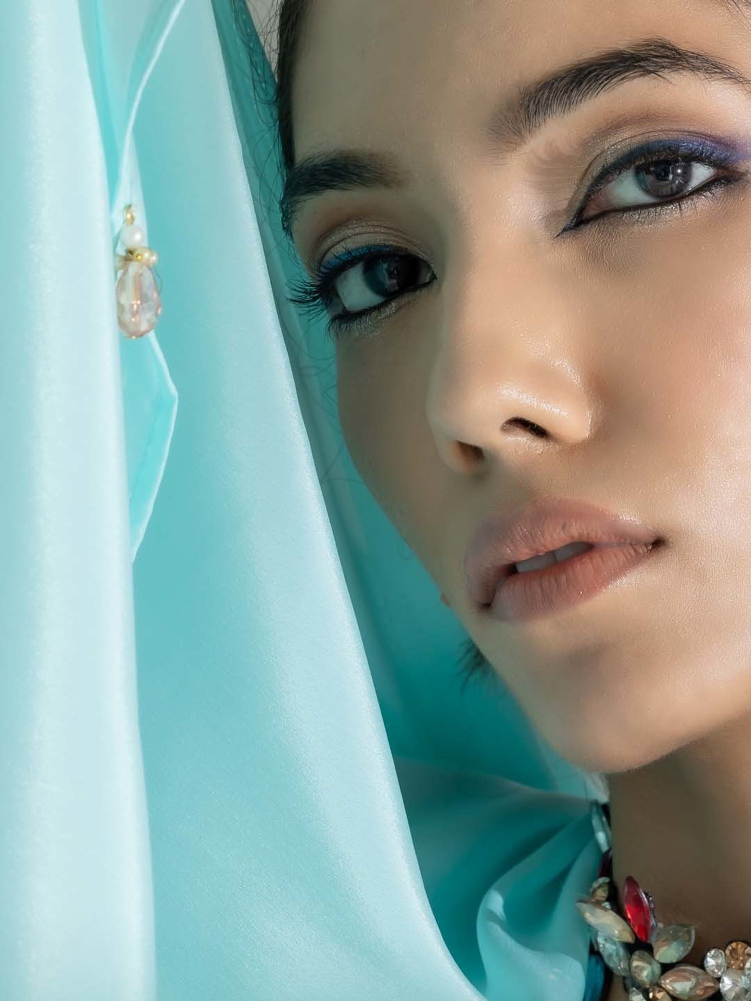 Swtantra Aqua Blue Plain Saree With Unstitched Blouse