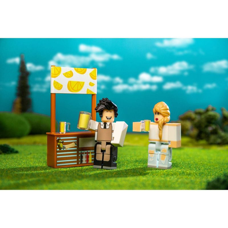 Roblox Celebrity Collection - Adopt Me: Lemonade Stand Game Pack (Includes Exclusive Virtual Item)