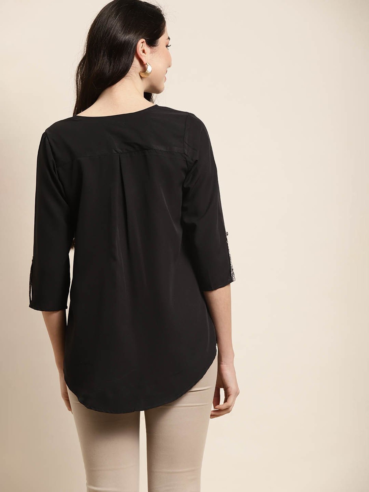 Qurvii Black Regular Fit Top