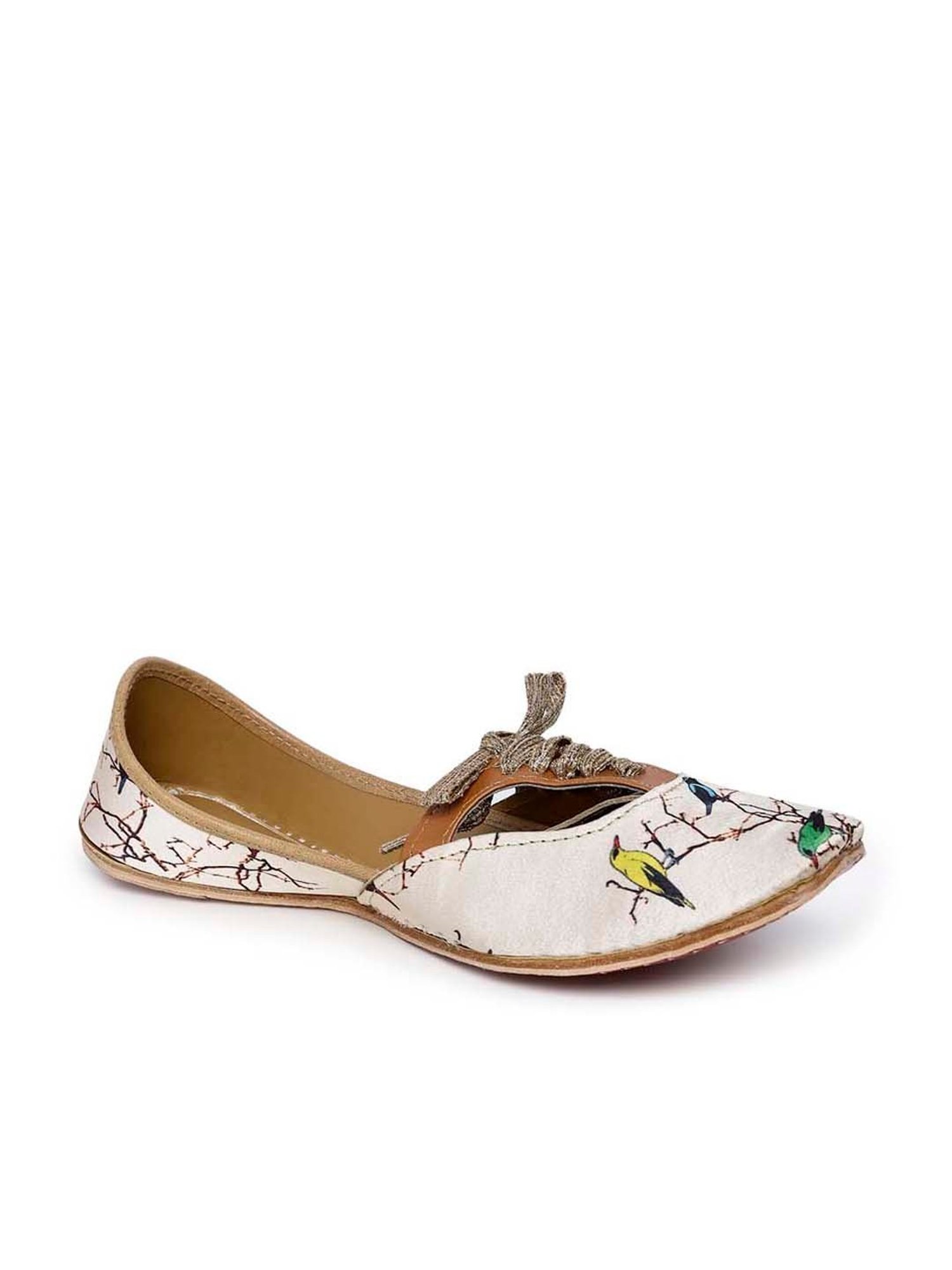 Glam Story Women's Beige Ethnic Juttis