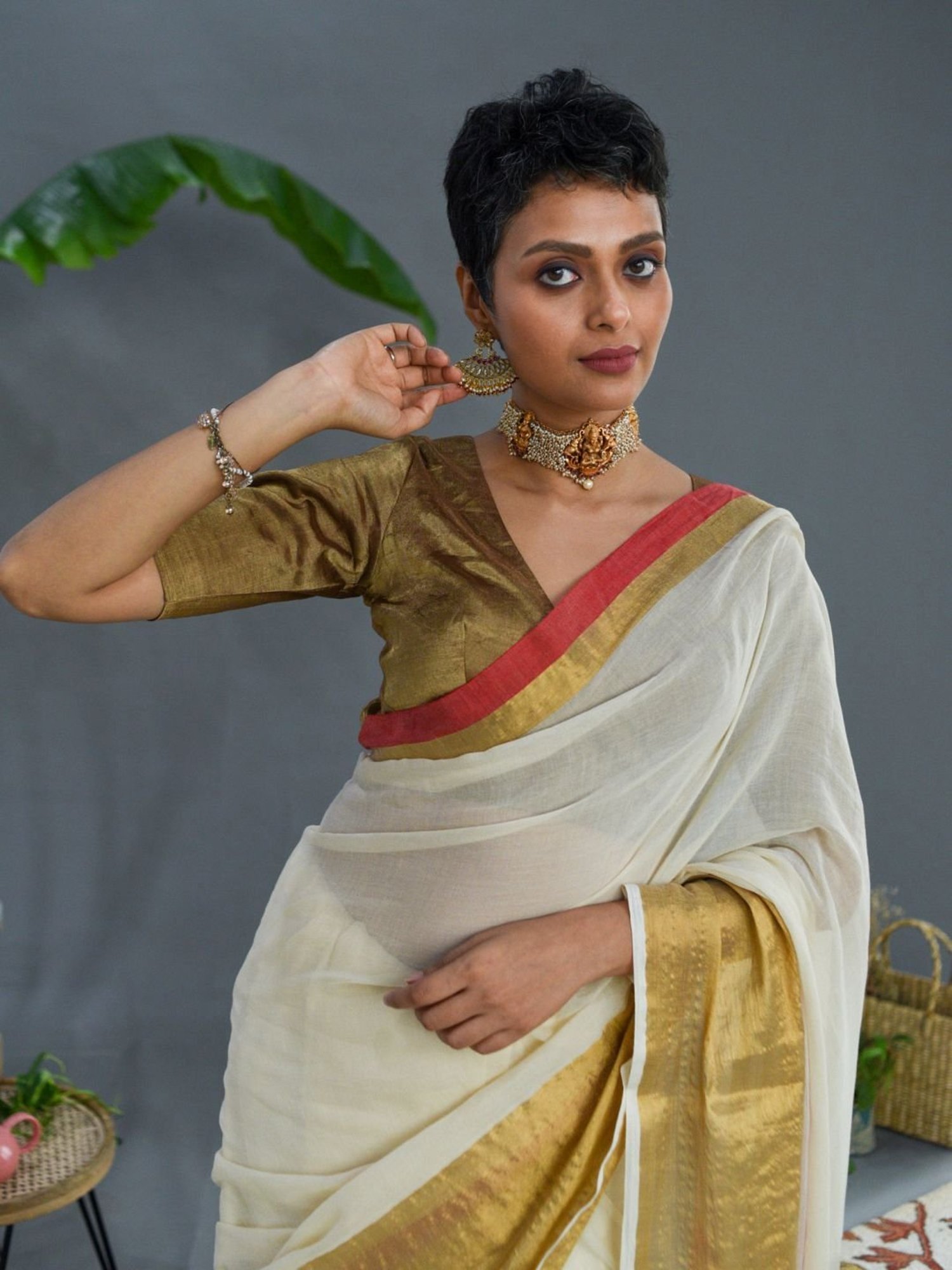 Suta Off-White Cotton Saree Without Blouse