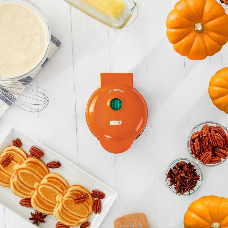 Dash Pumpkin Mini Waffle Maker