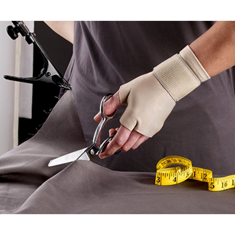 Futuro Hand/Wrist Compression Glove - Mild Support - S/M