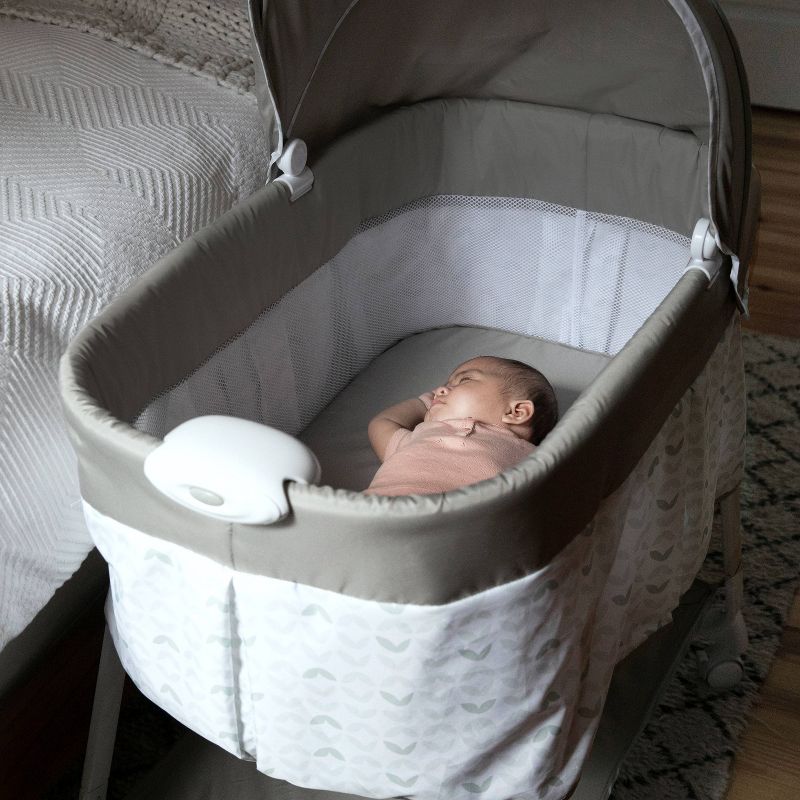Simmons Kids' Silent Auto Gliding Deluxe Bassinet - Embossed Paisley