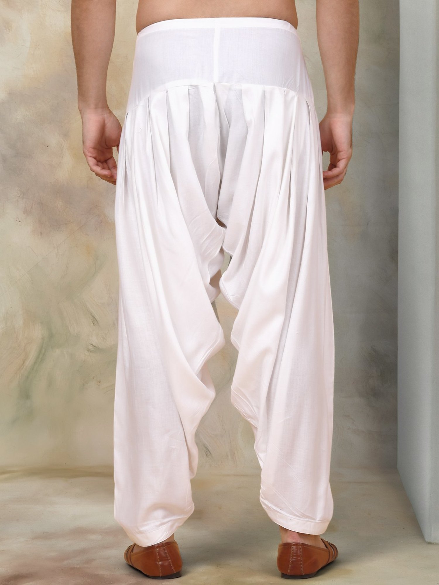 Jompers White Ragular Fit Salwar