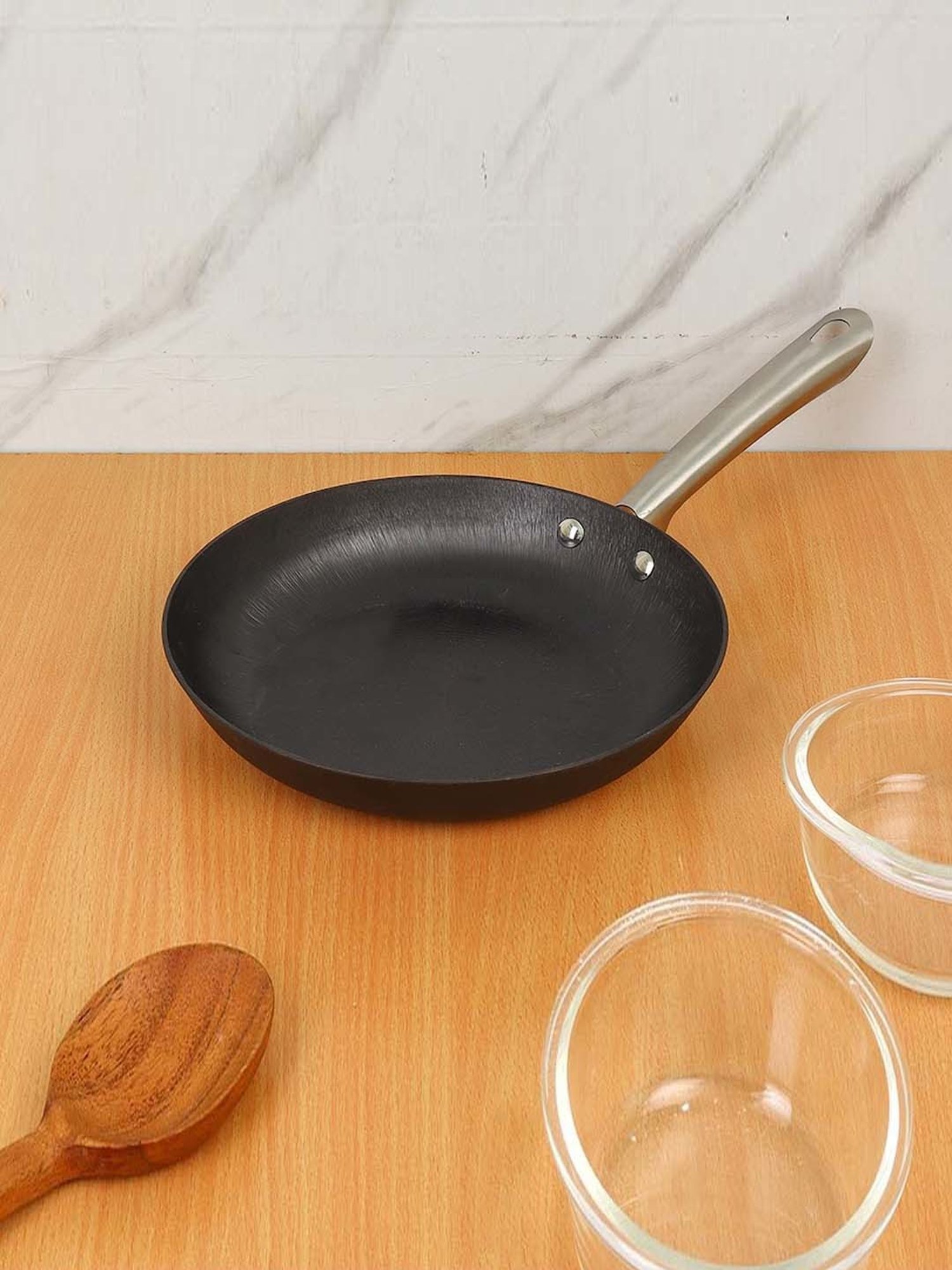 Femora Black Cast Iron Preseasoned Non Toxic And Coating Free Fry Pan With Tough Handle (20 cm)