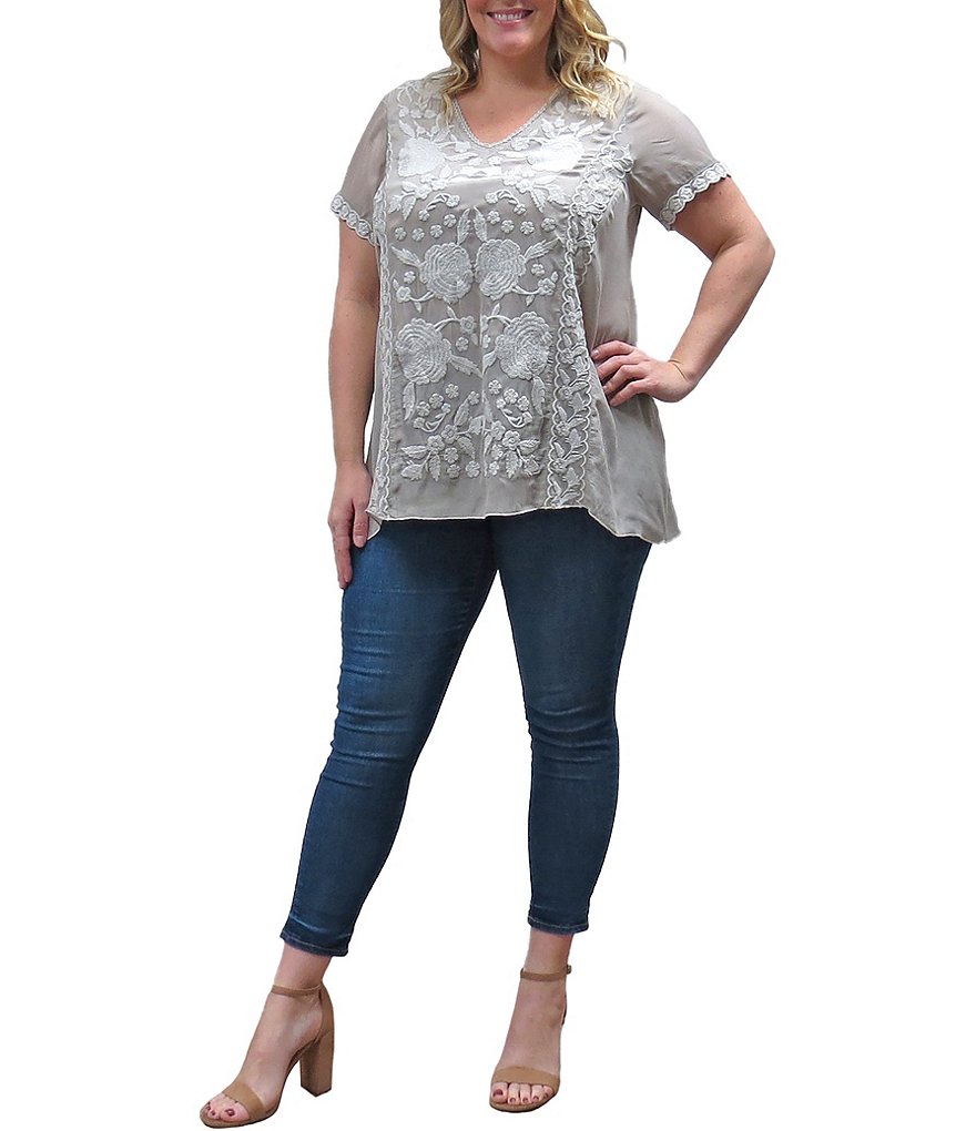 Karyn Seo Plus Size Martina V-Neck Short Sleeve Floral Embroidered Tunic Top