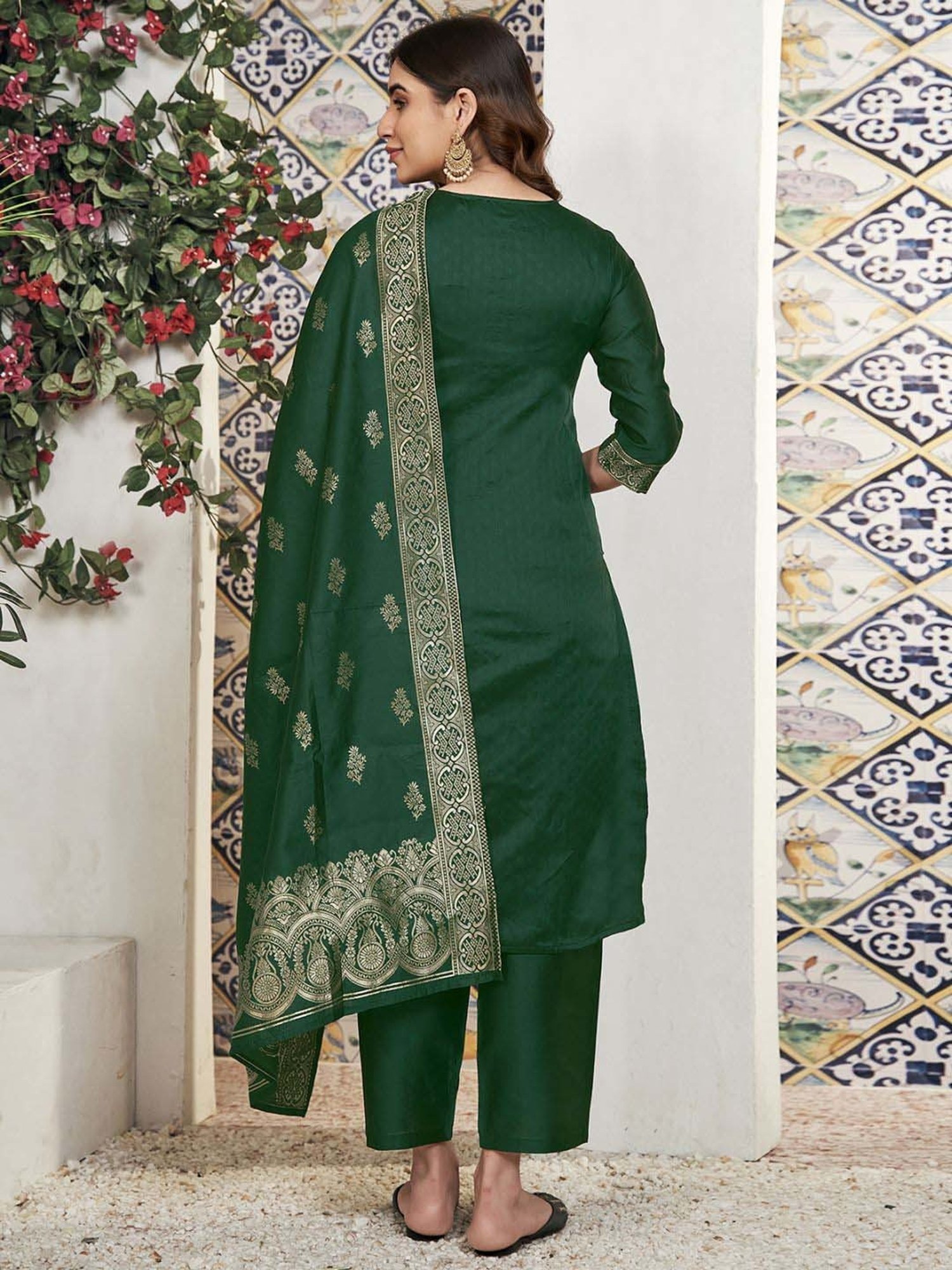 Skylee Green Woven Pattern Kurta Pant Set With Dupatta