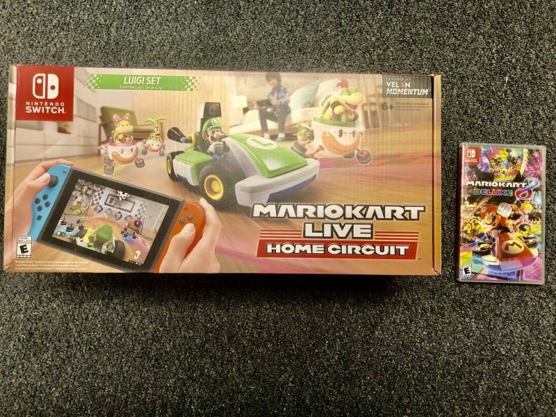 Mario Kart Live: Home Circuit - Luigi Set + Mario Kart 8 Deluxe Game