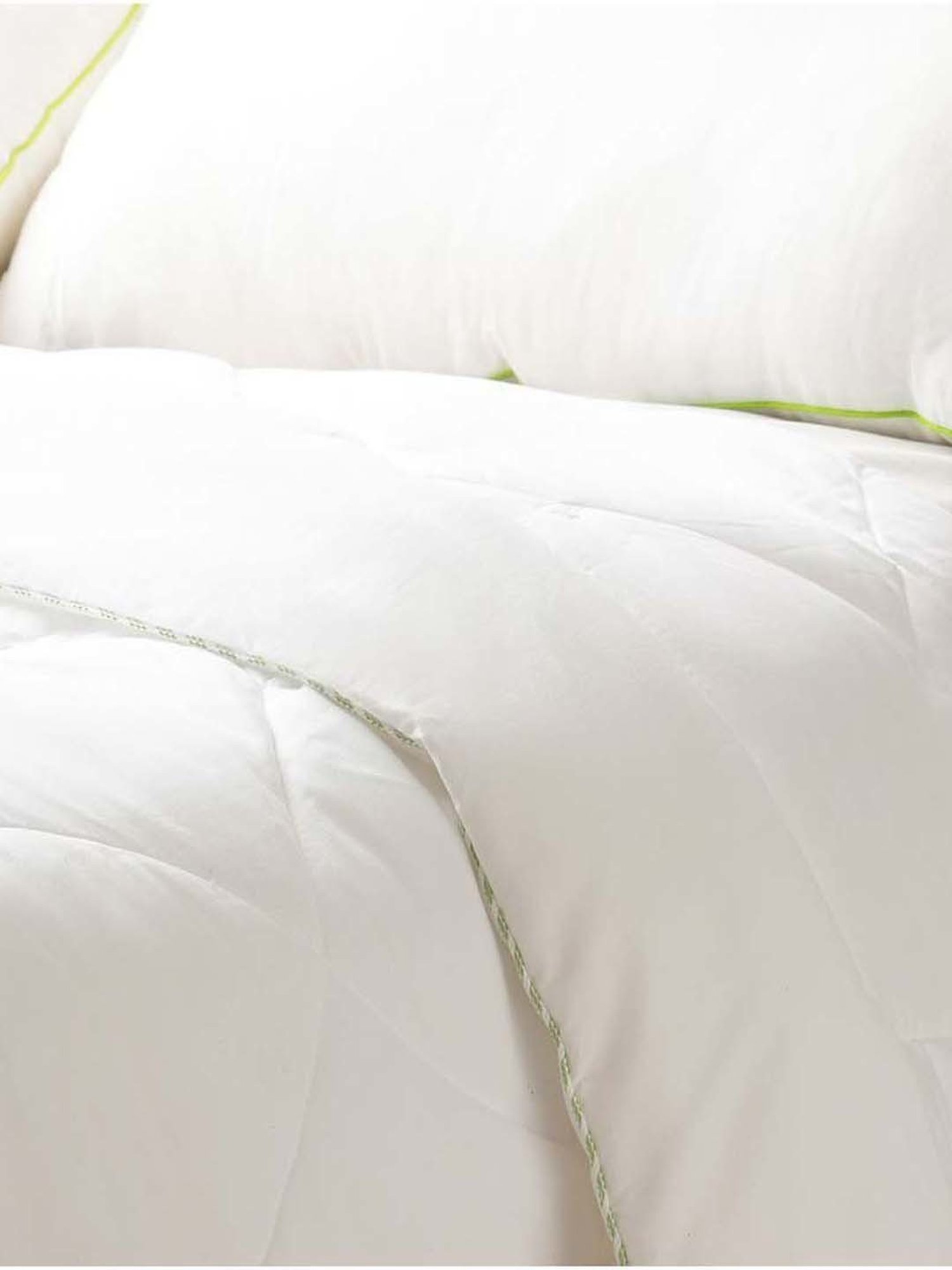 Spaces White Polyester 150 TC Bamboo Soft Single Bed Quilt Rajais