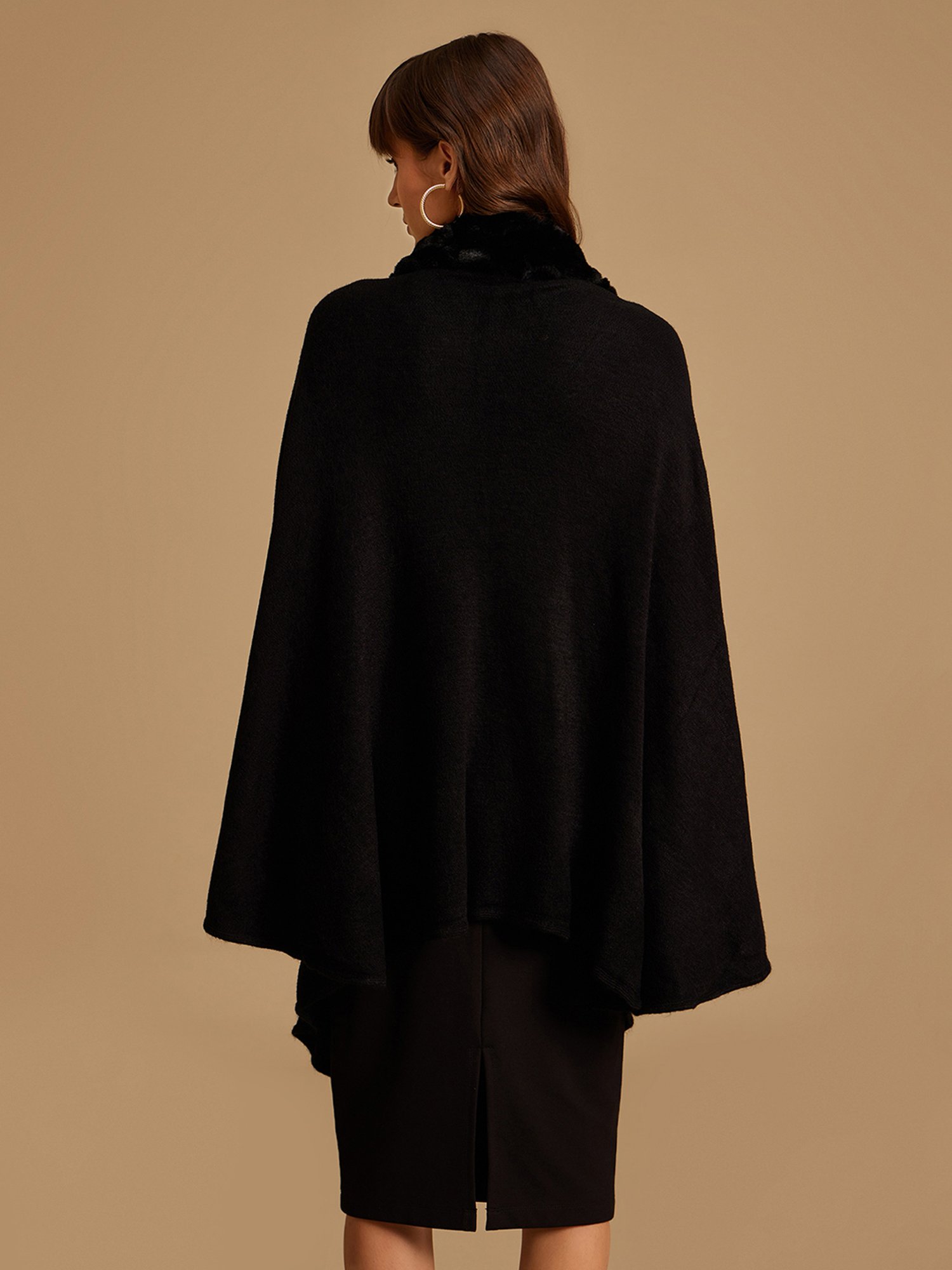 Kazo Cape With Fur Detail