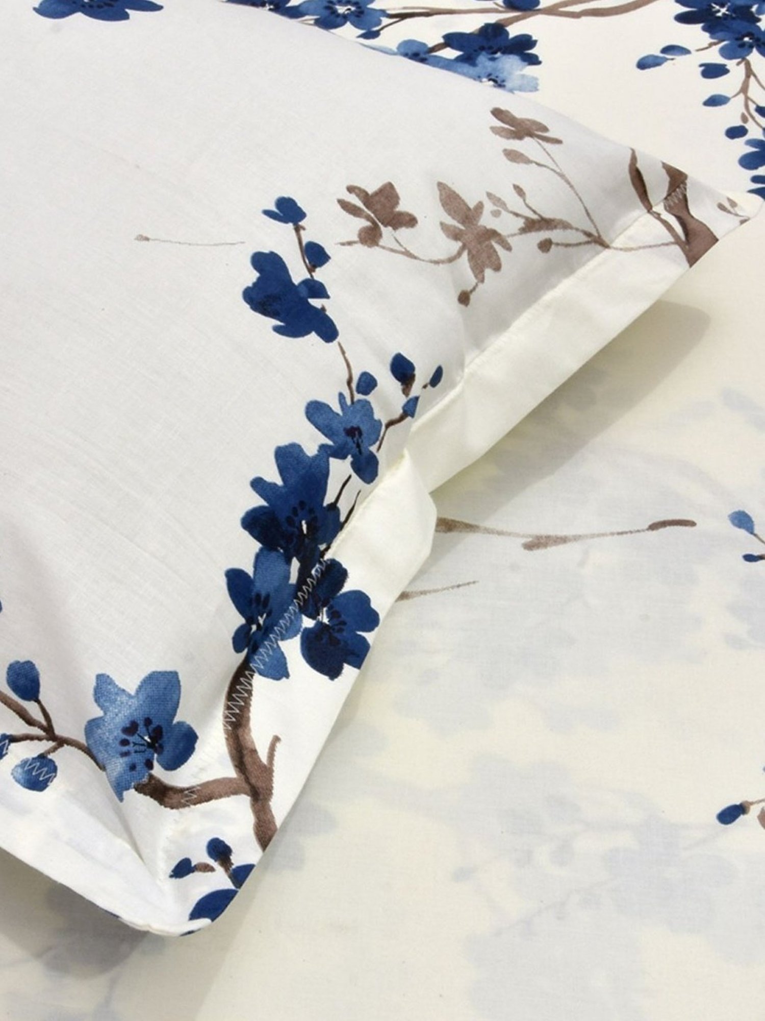 Haus & Kinder Floral Grace Printed Blue 186 TC Cotton Bed Sheet with 2 Pillow Covers