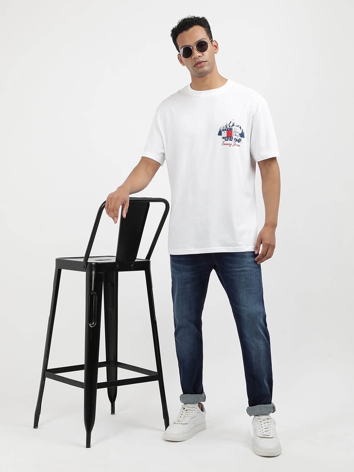 Tommy Hilfiger White Cotton Regular Fit Graphic T-Shirt