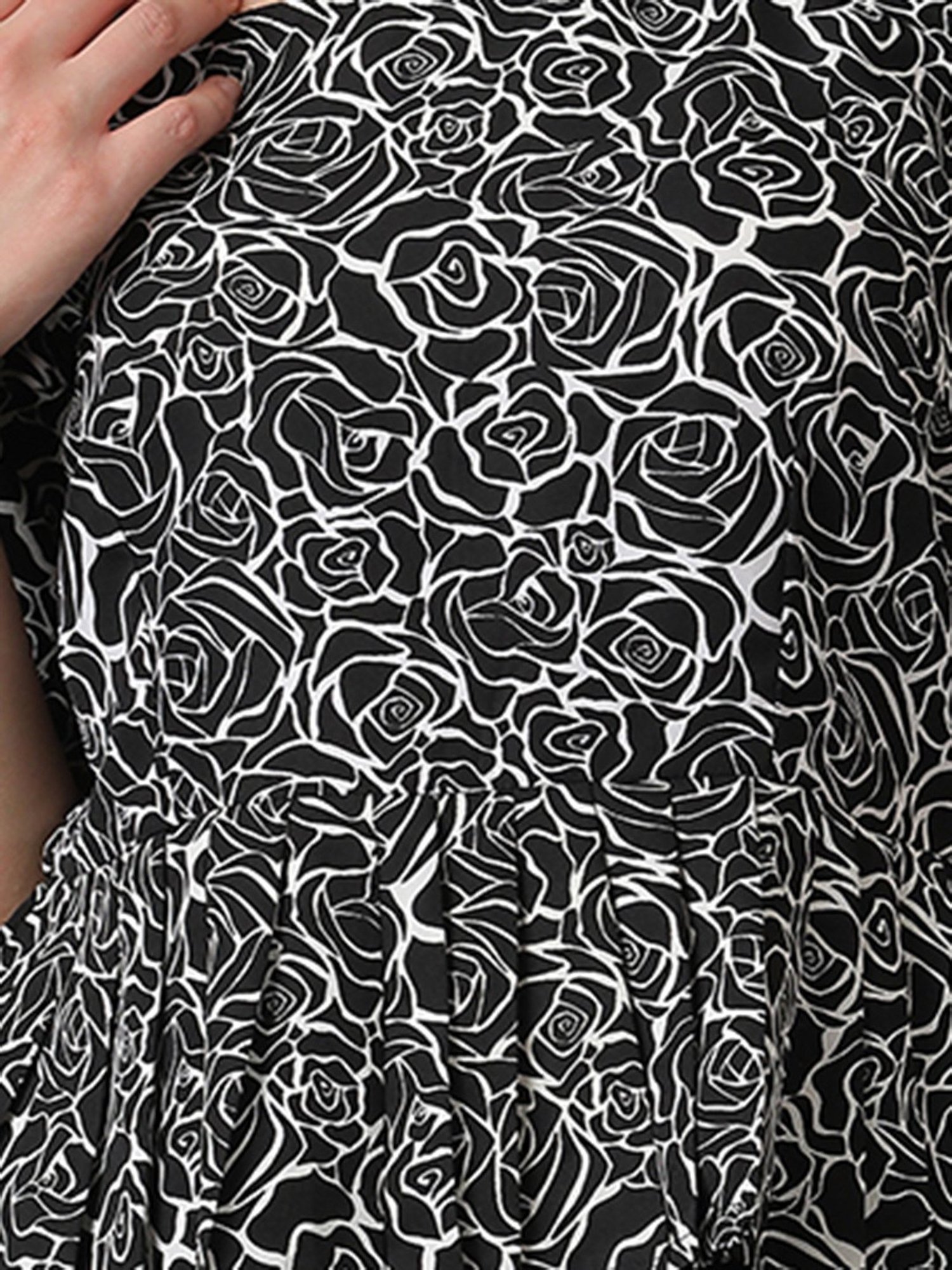 Kotty Black & White Printed Top