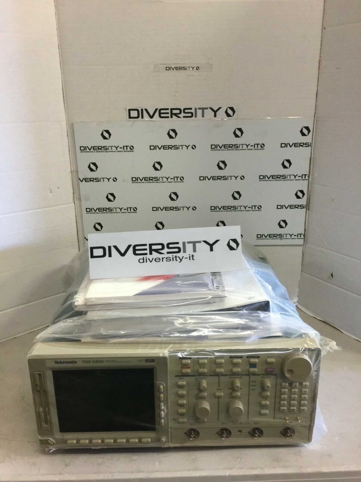 Tektronix TDS540D 4-Channel Digital Phospher Oscilloscope