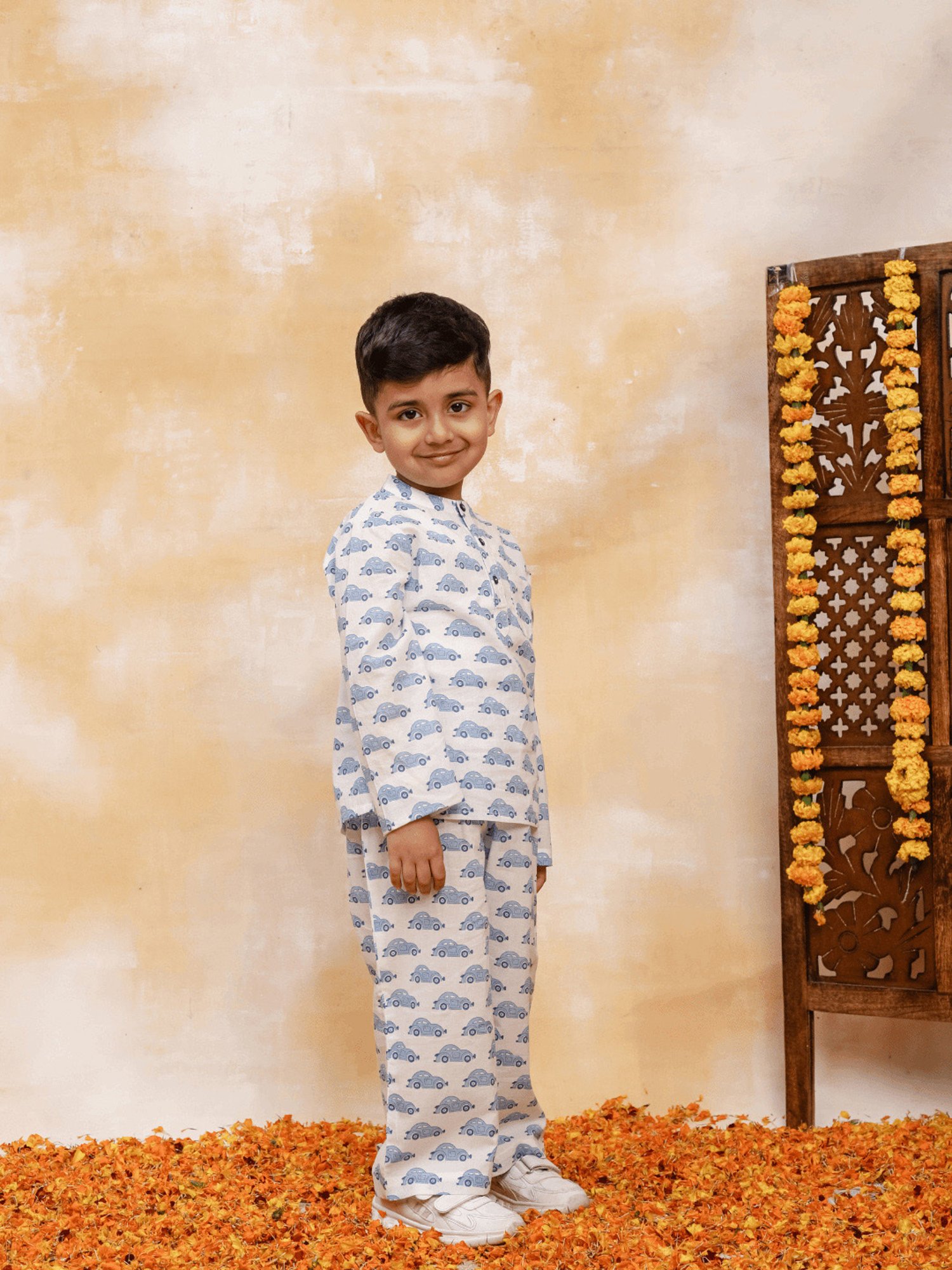 Budding Bees Boys Off White & Blue Printed Full Sleeves T-Shirt with Pants