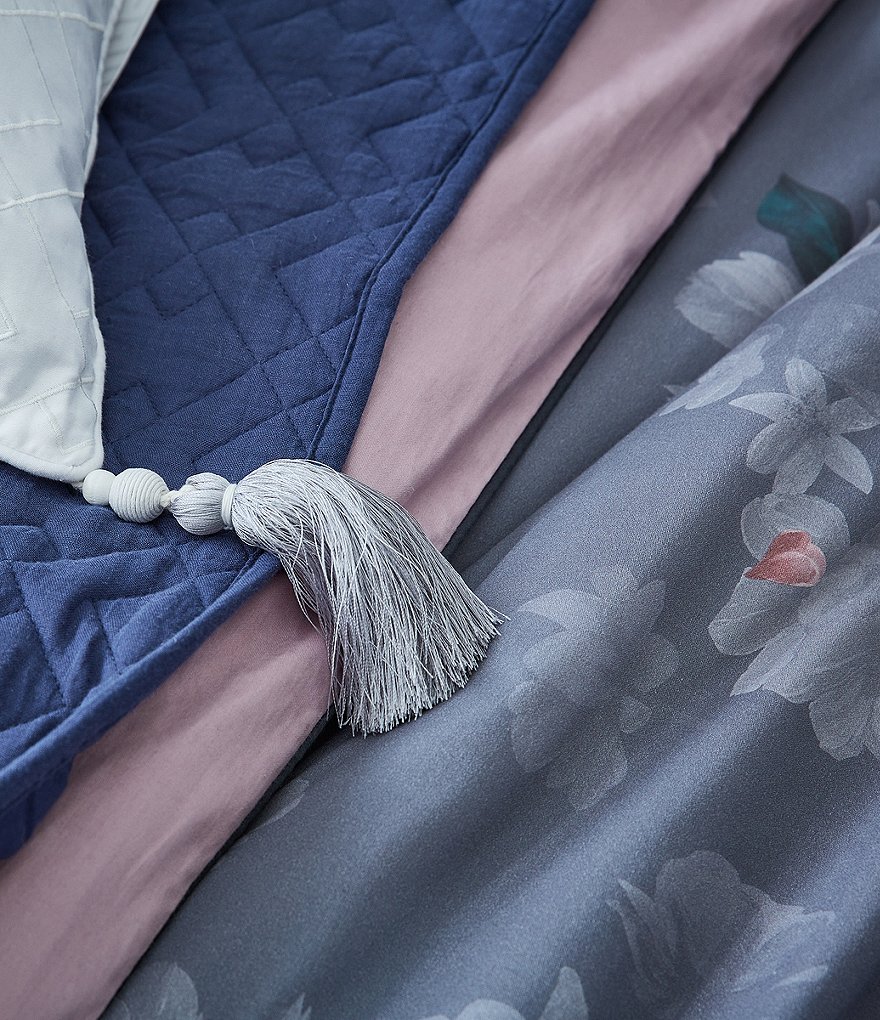 J. Queen New York Vera Bedding Collection