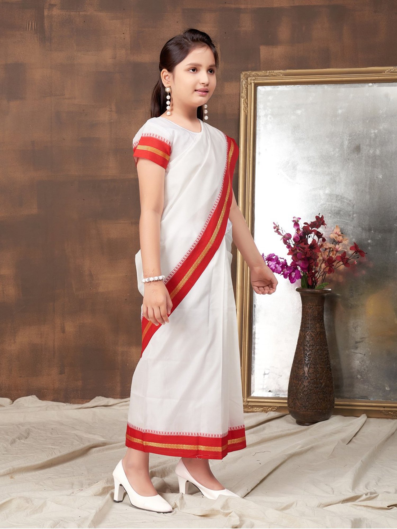 LilPicks Kids Green & White Regular Fit Saree