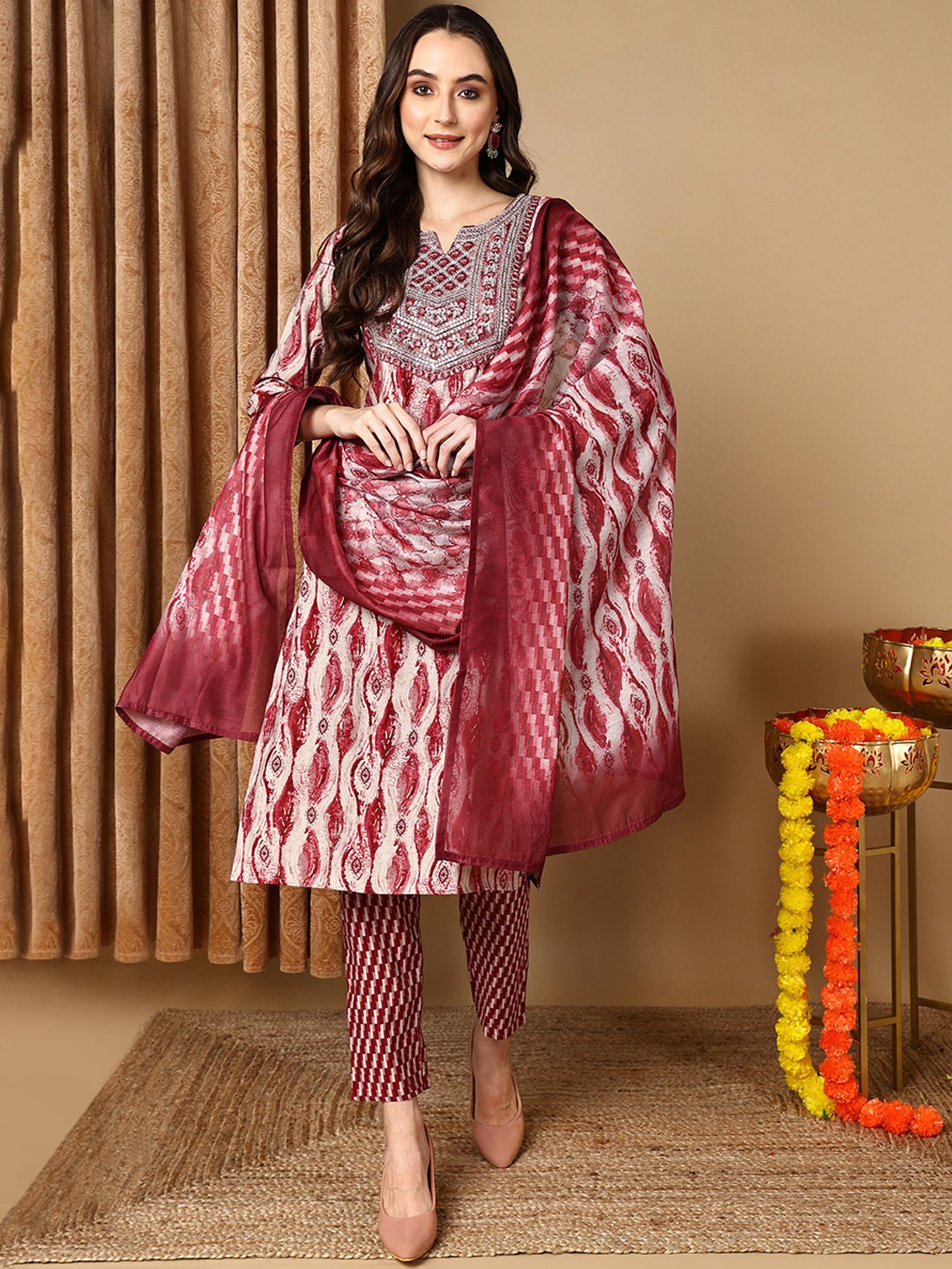 Vaamsi Grey & Maroon Cotton Printed Kurta With Pant & Dupatta