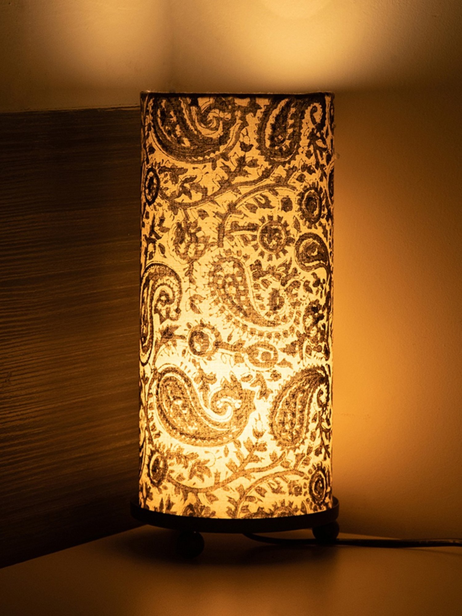 ExclusiveLane Paisley Heritage Multicolor Iron Decorative Table Lamp