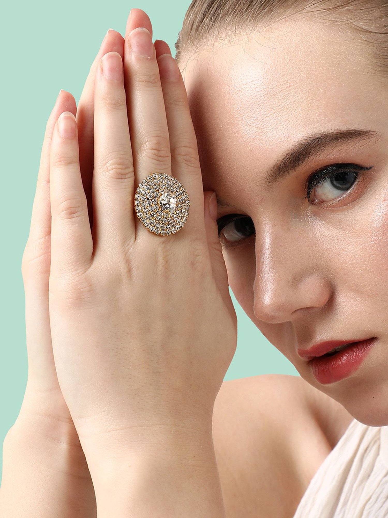 SOHI Gold Plated Designer Stone Ring For Women