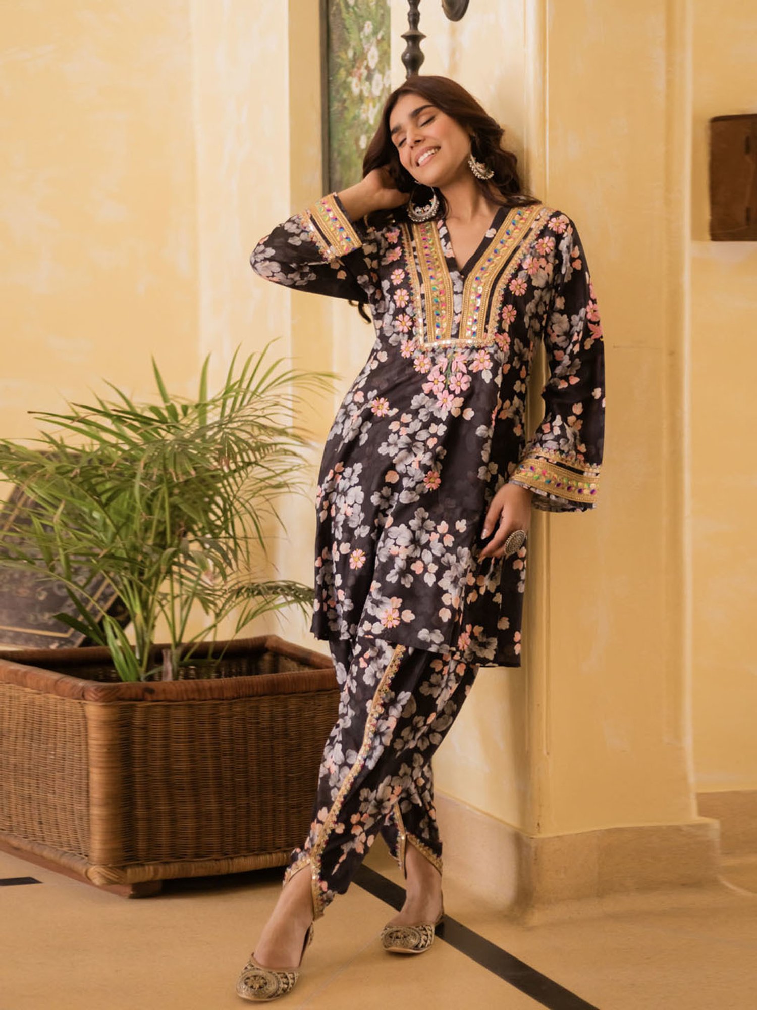 House of Kari Saba Chikankari Kurta Set in Muslin Silk - Black