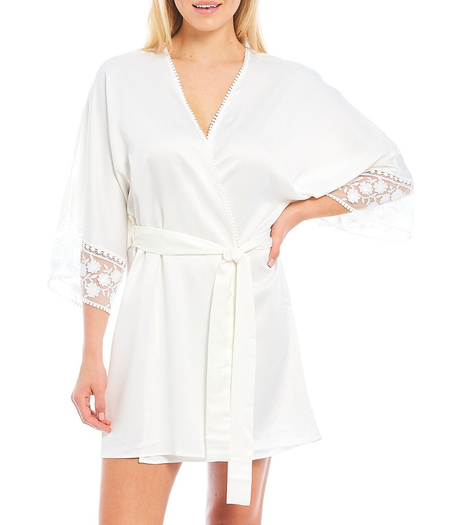 Flora Nikrooz Kylie Charmeuse & Lace Short Wrap Robe