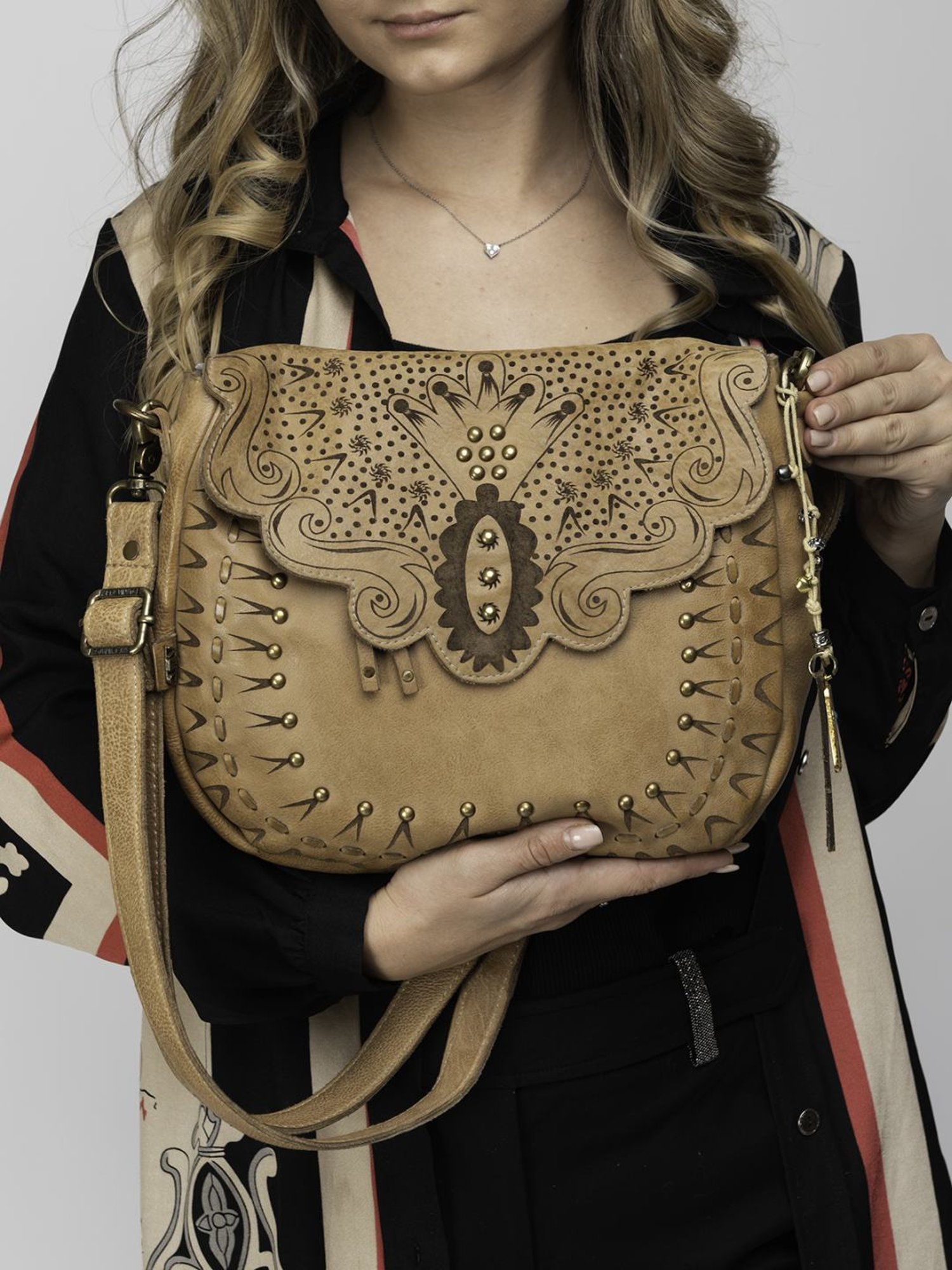 Art N Vintage Carob Sand Leather Textured Medium Sling Handbag