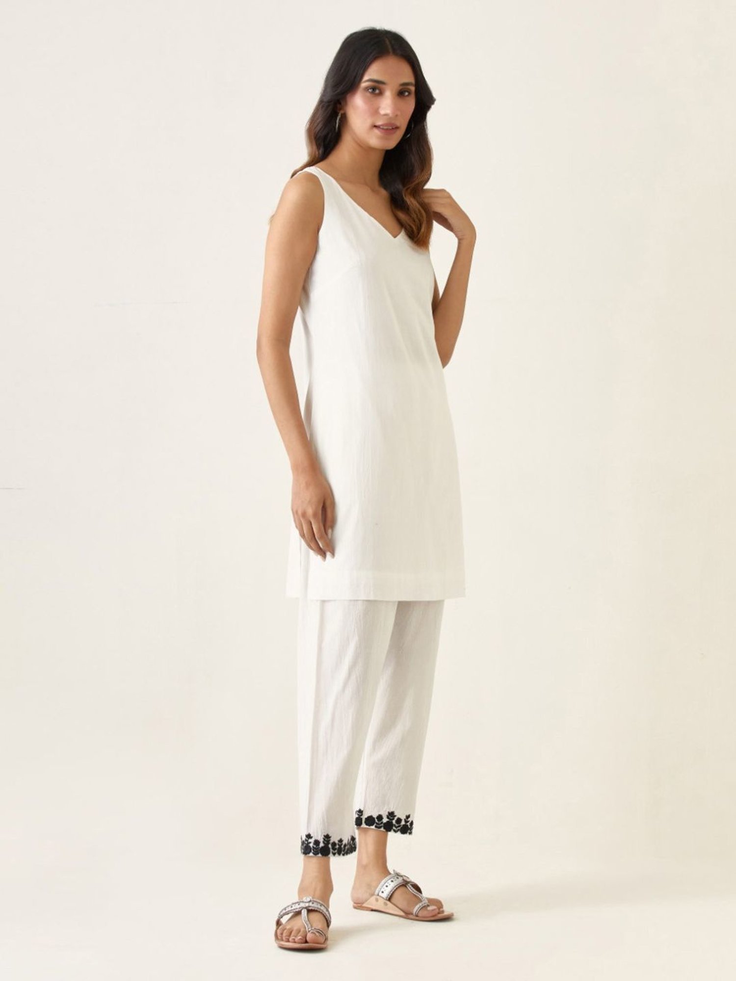 Vinusto Black & White Summer Nostalgia Kurta with Pant and Scarf
