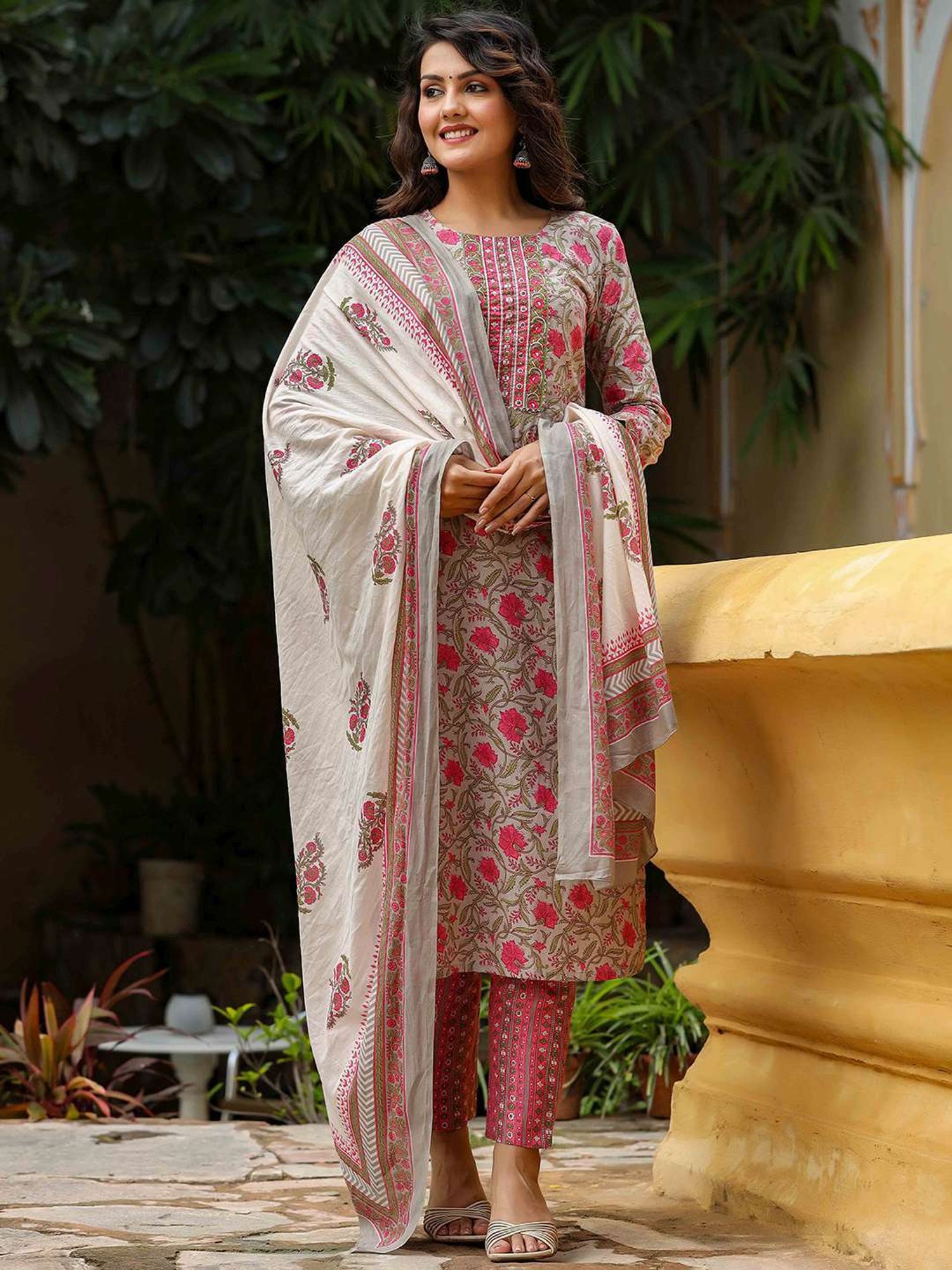 Vaamsi Grey & Pink Floral Print Kurta Pant Set With Dupatta