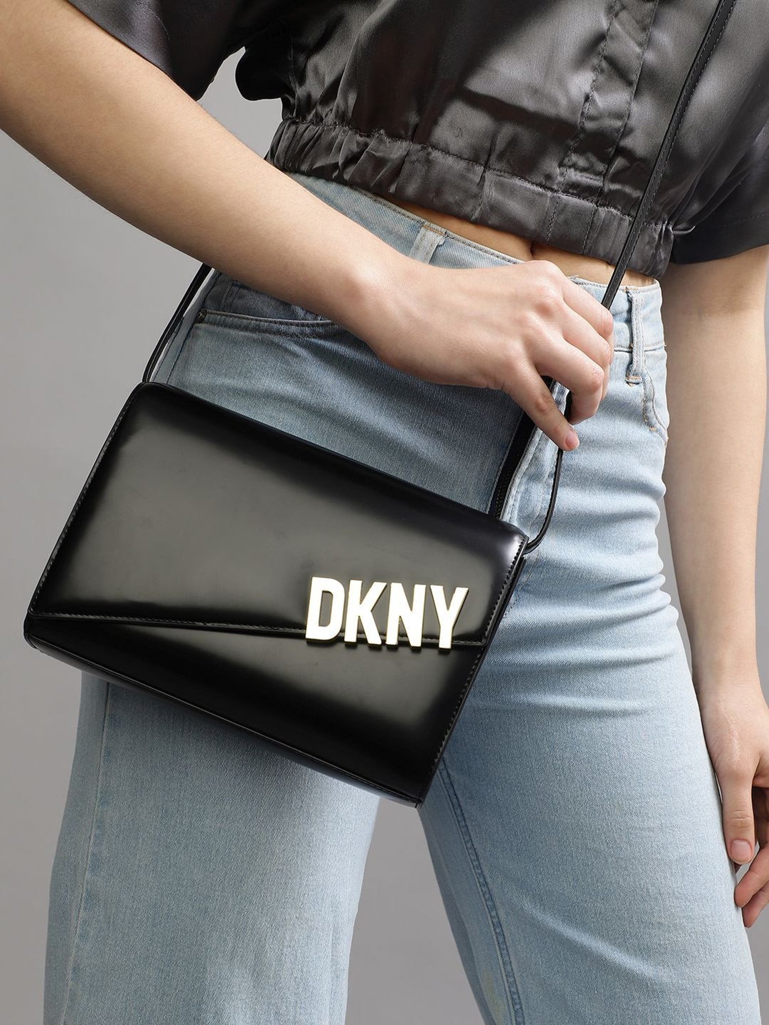 Dkny Black Leather Solid Sling Handbag