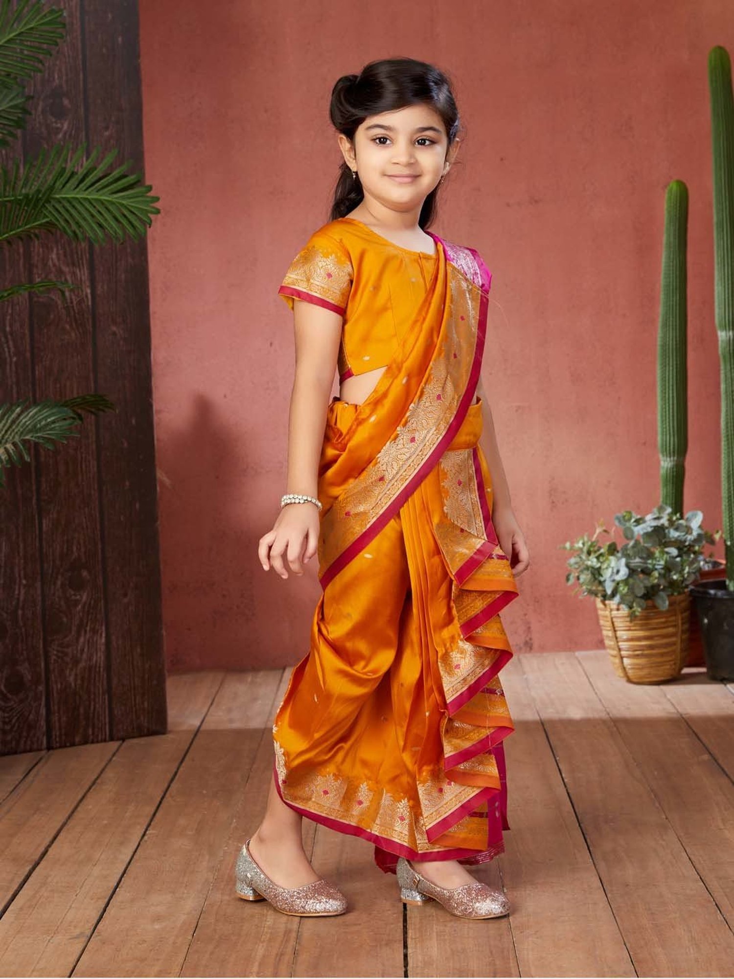 LilPicks Kids Green & White Regular Fit Saree