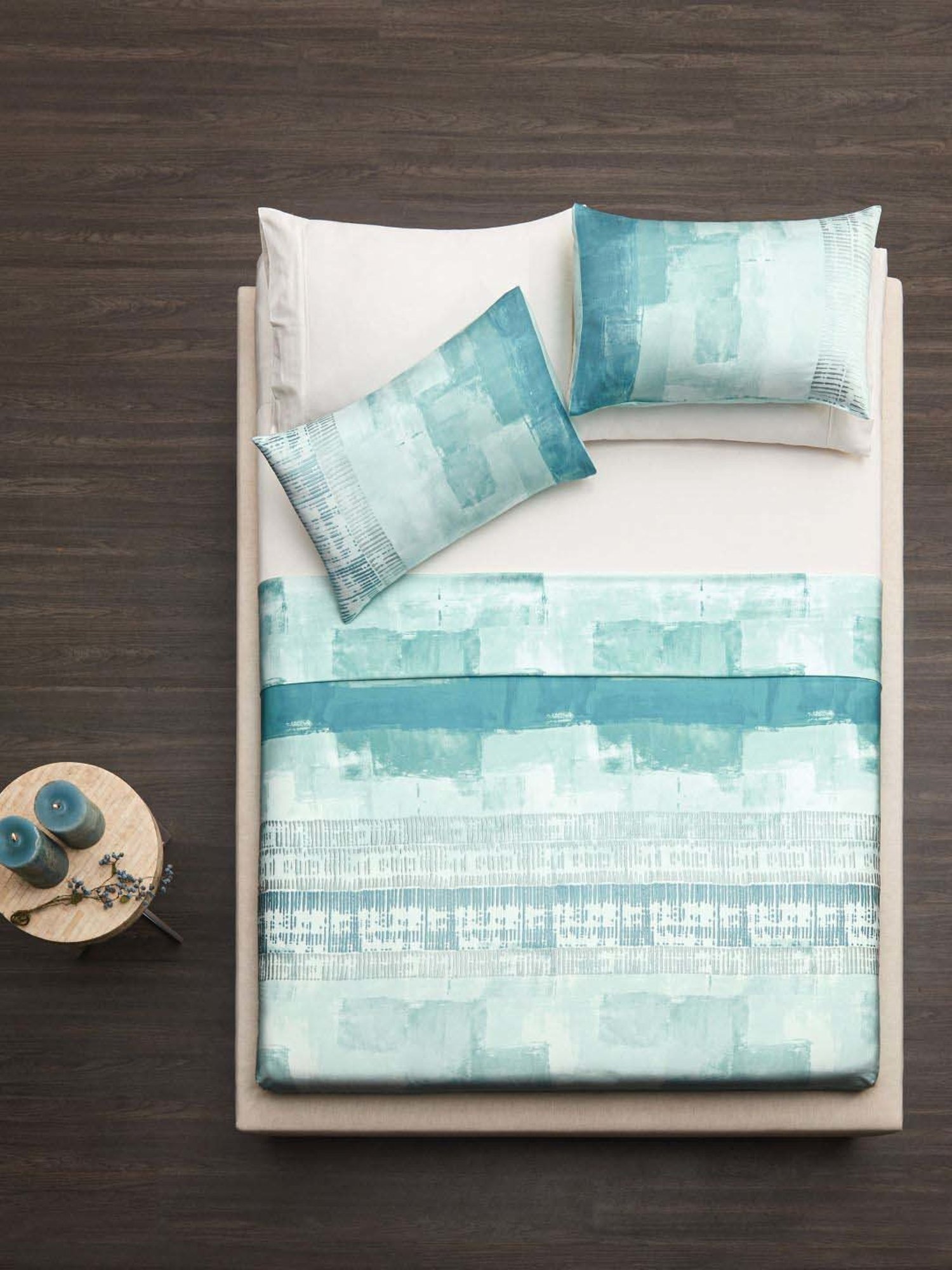 Ddecor Live beautiful Insignia Cobalt 210 TC Cotton King Bedsheet with 2 Pillow Covers