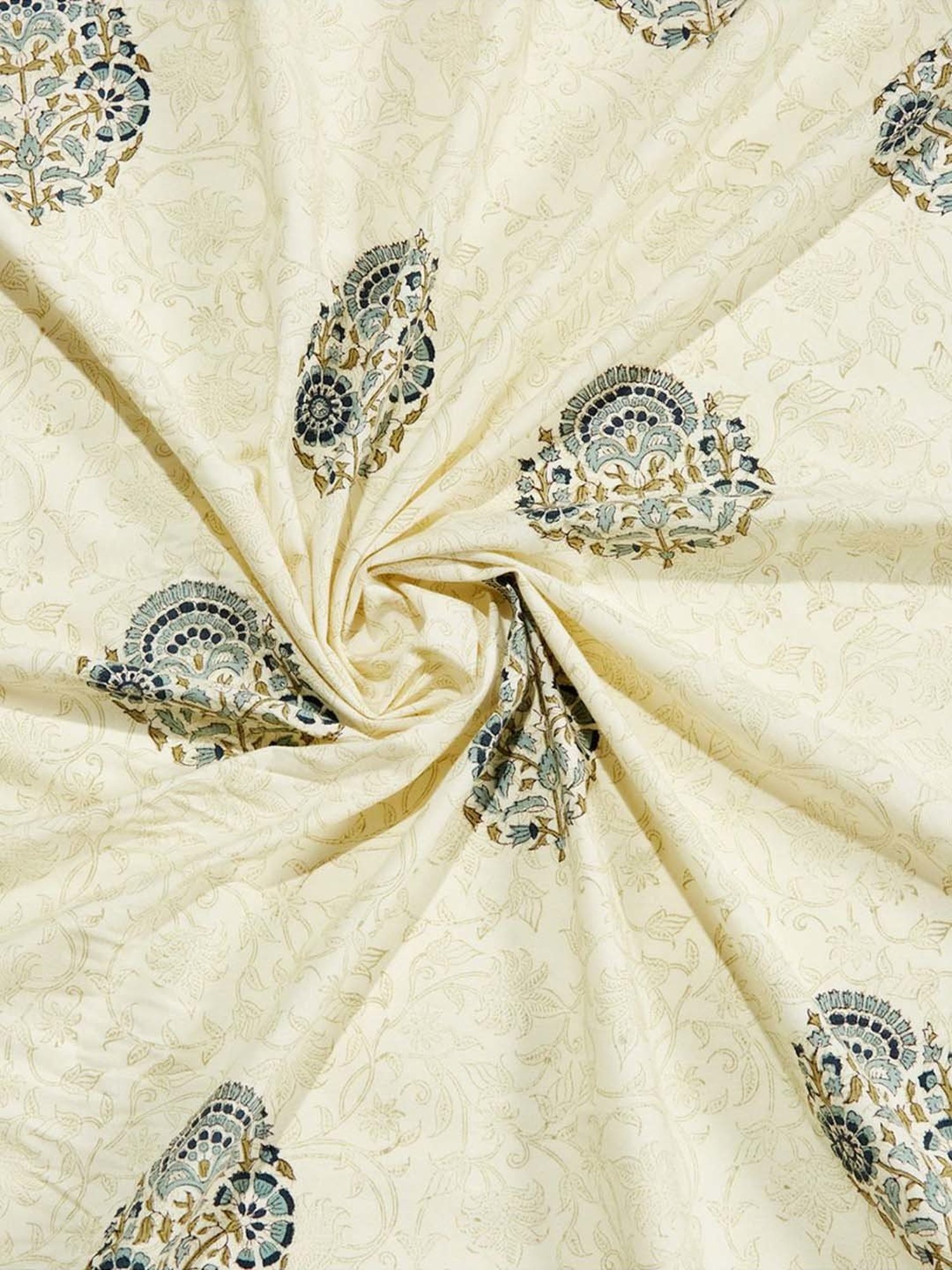 DDECOR Live beautiful Geometric Insignia Dove 210 TC Cotton Comforters - Set of 3