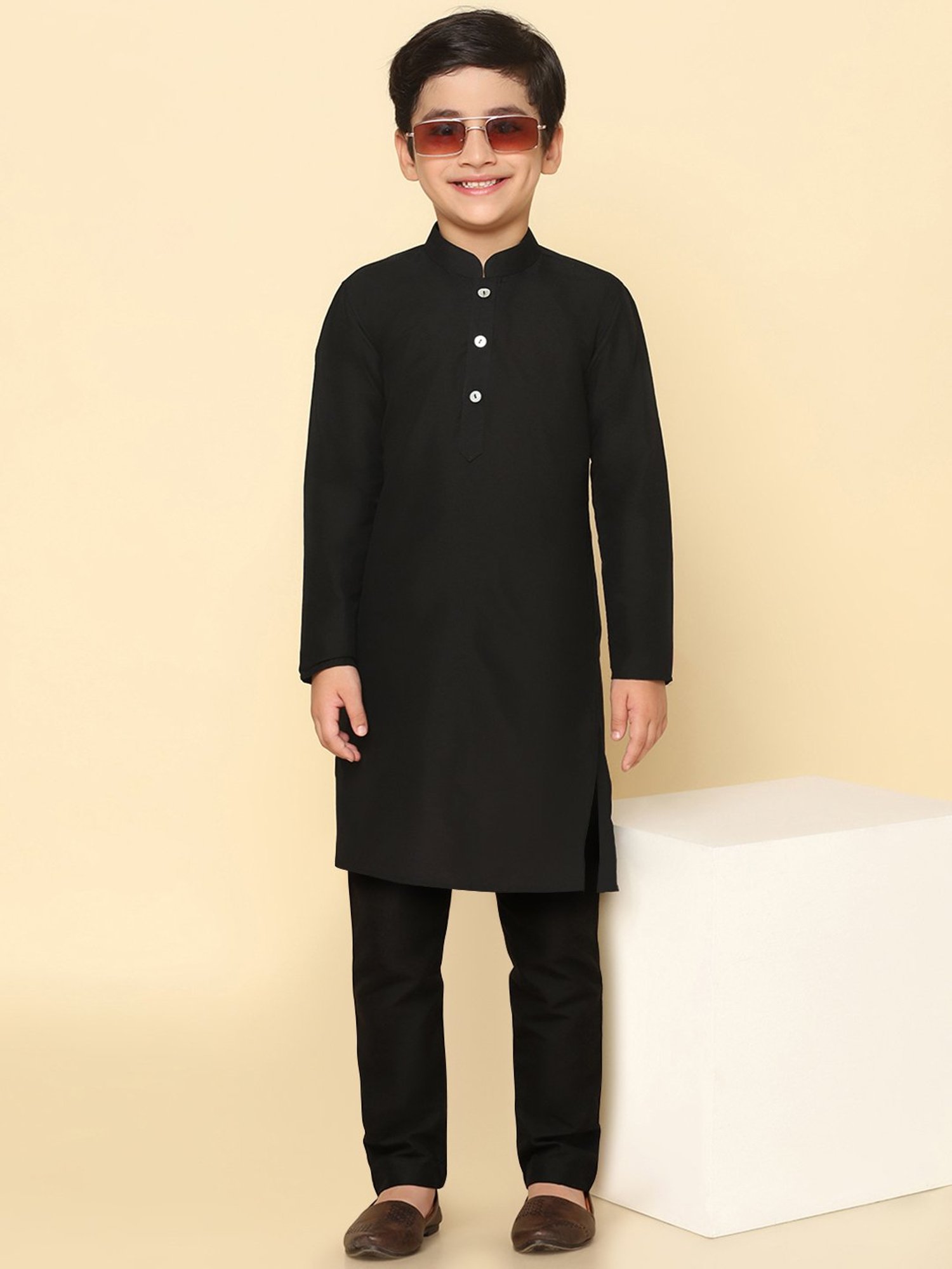KISAH Kids Black Solid Full Sleeves Kurta with Pyjamas