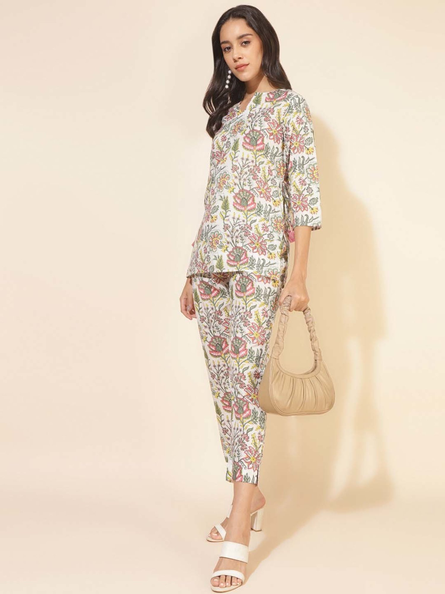 Janasya White Cotton Floral Print Kurti Pant Set