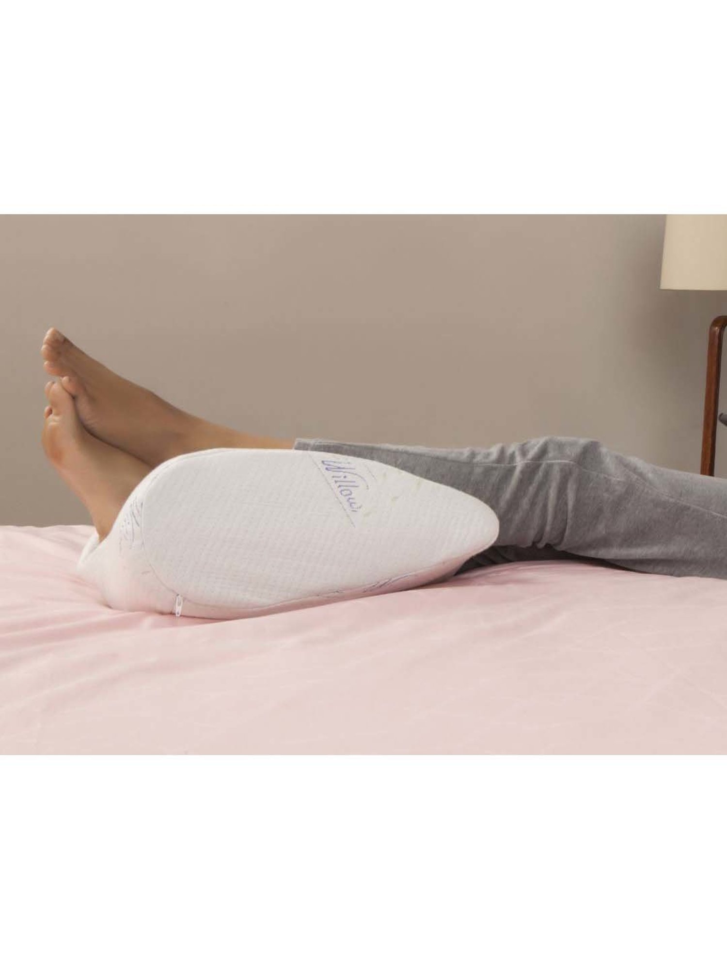 The White Willow White Round Wedge Seat Cushion - Set of 1