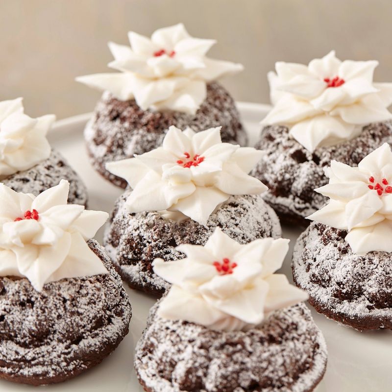 Wilton 12 Cavity Non-Stick Mini Fluted Tube Pan