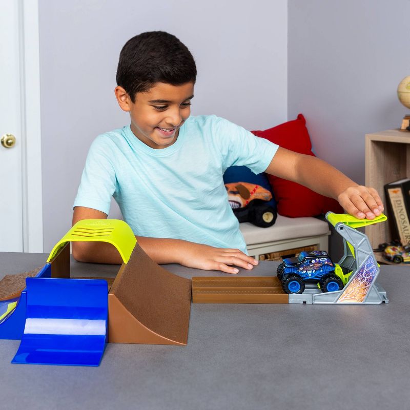 Monster Jam Champ Ramp Freestyle