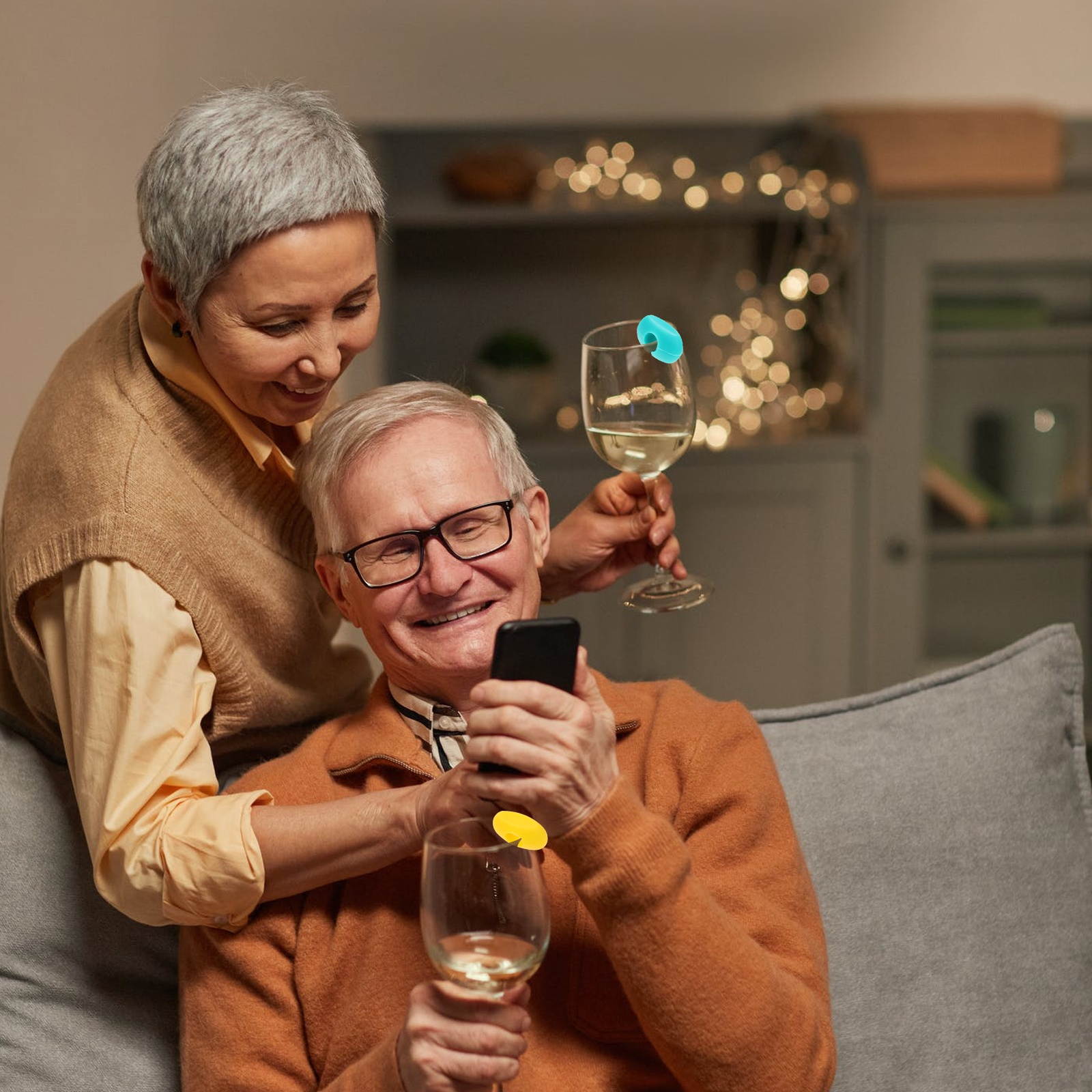 1 Set of Silicone Useful Nonslip Creative Red Wine Glass Markers Wine Glass Clips Wine Charms Durable Reusable Convenient Cup Clips Tag Clips Glass Clips Label Clips for Dinner Home KTV Buffet Party