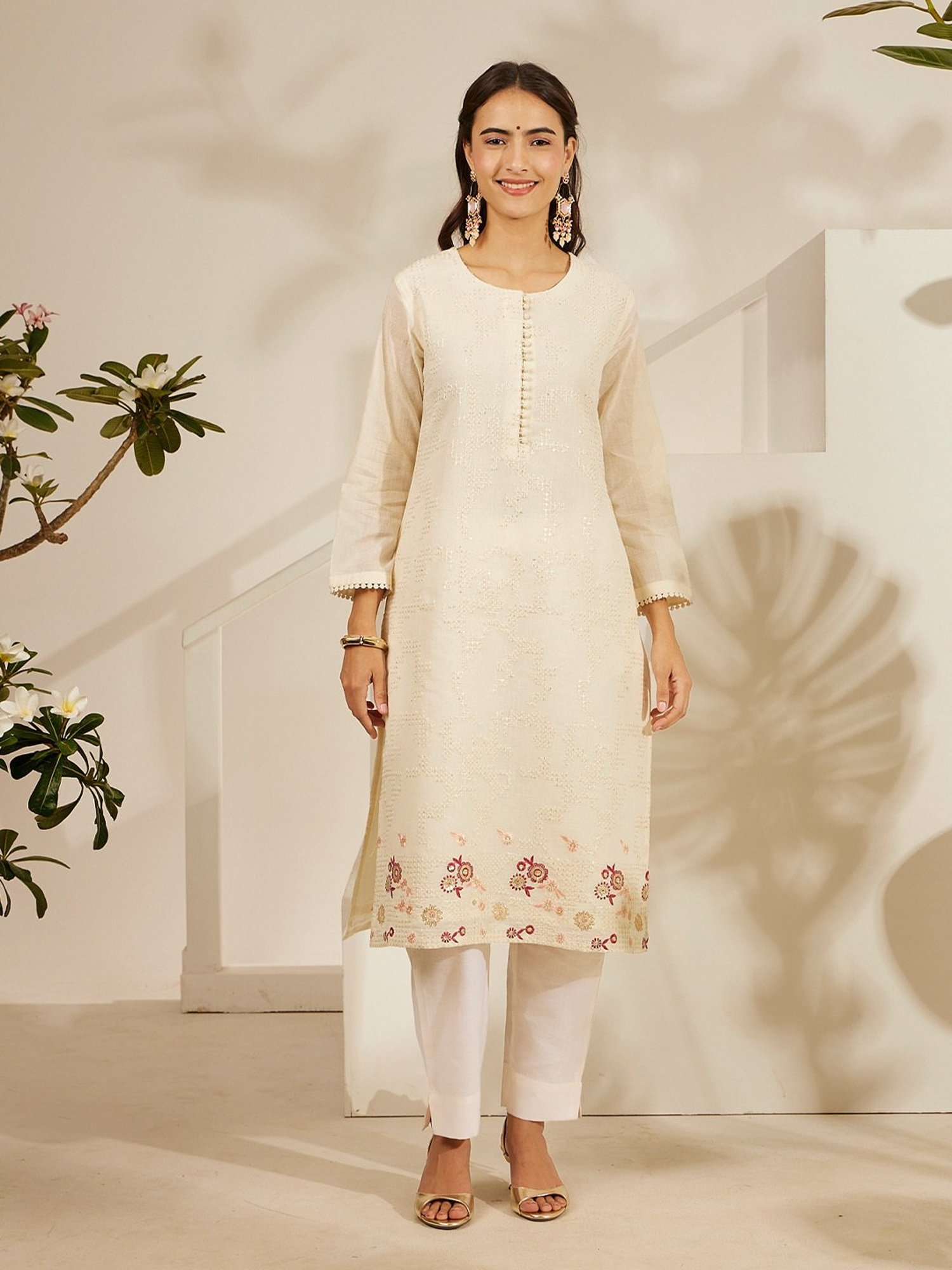 Daali Cream Mul Round Neck 3/4 Sleeves Summery Whites Kurta with Two Pockets