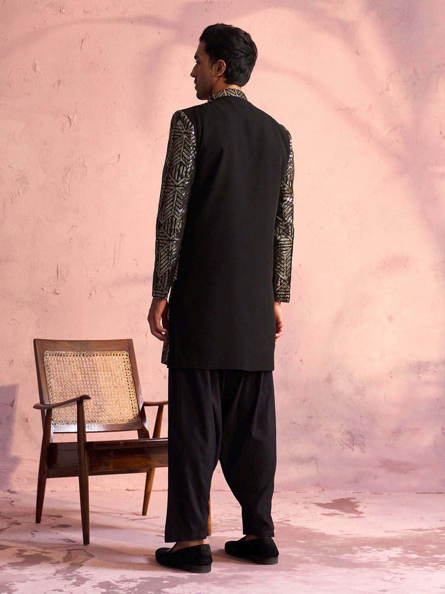 Vastramay Black Regular Fit Embroidered Sherwani Set