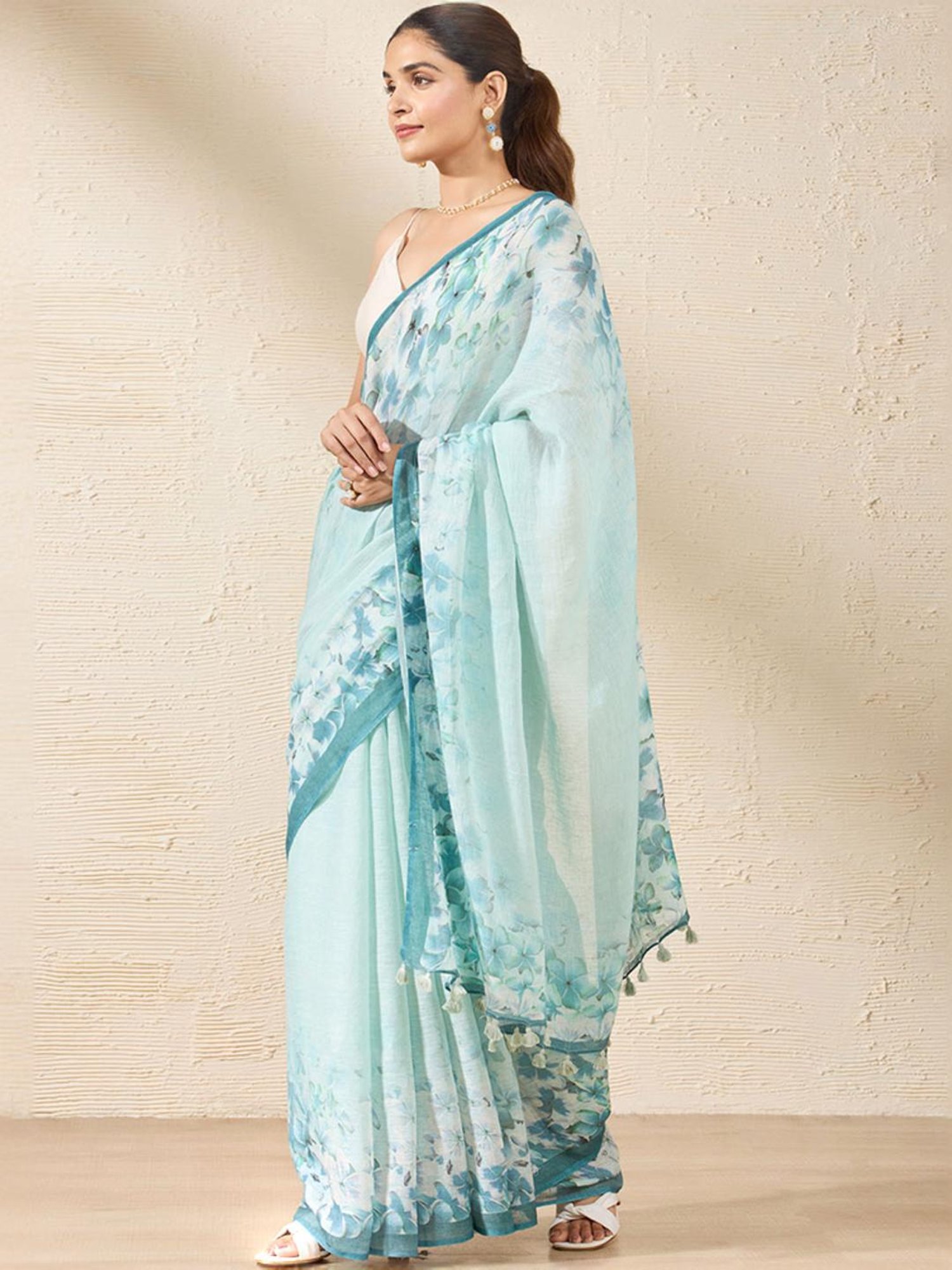 Taneira Blue Linen Printed Saree With Unstitched Blouse