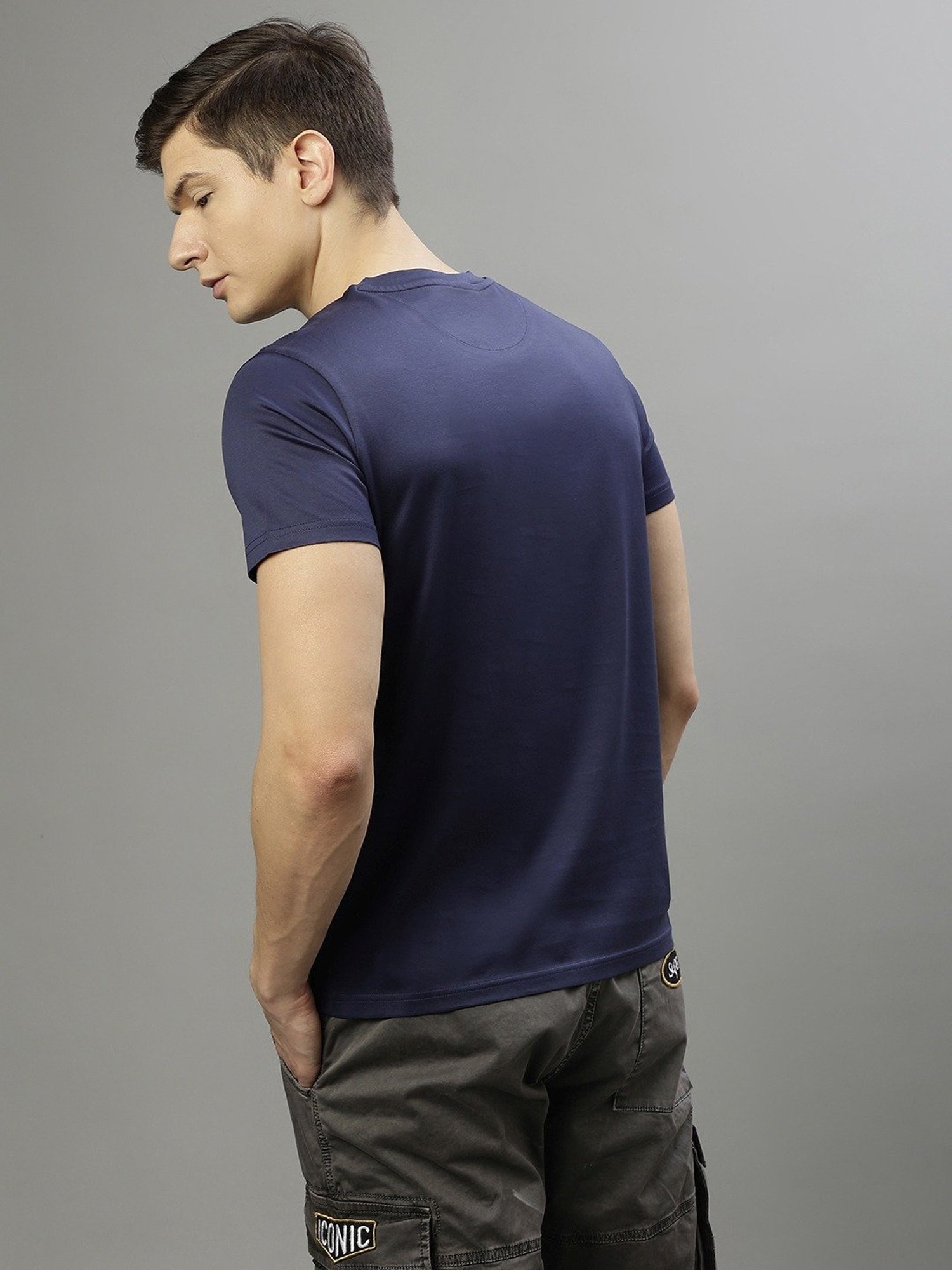 Iconic Men Solid Regular Fit Cotton T-shirt