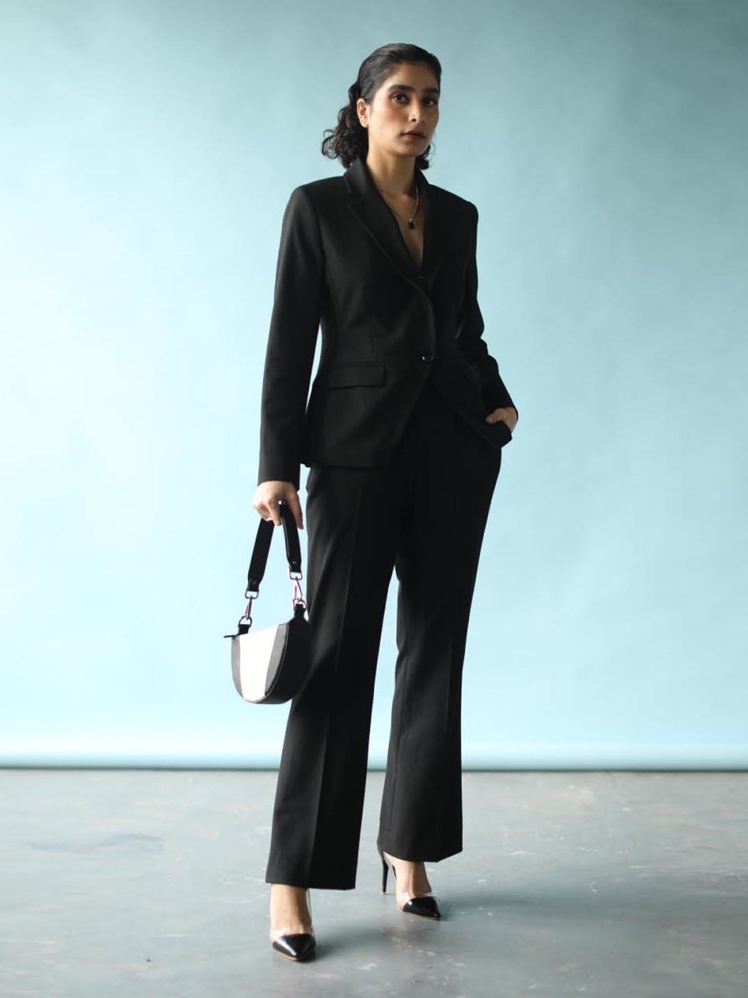 Qua Black The Indra Suit