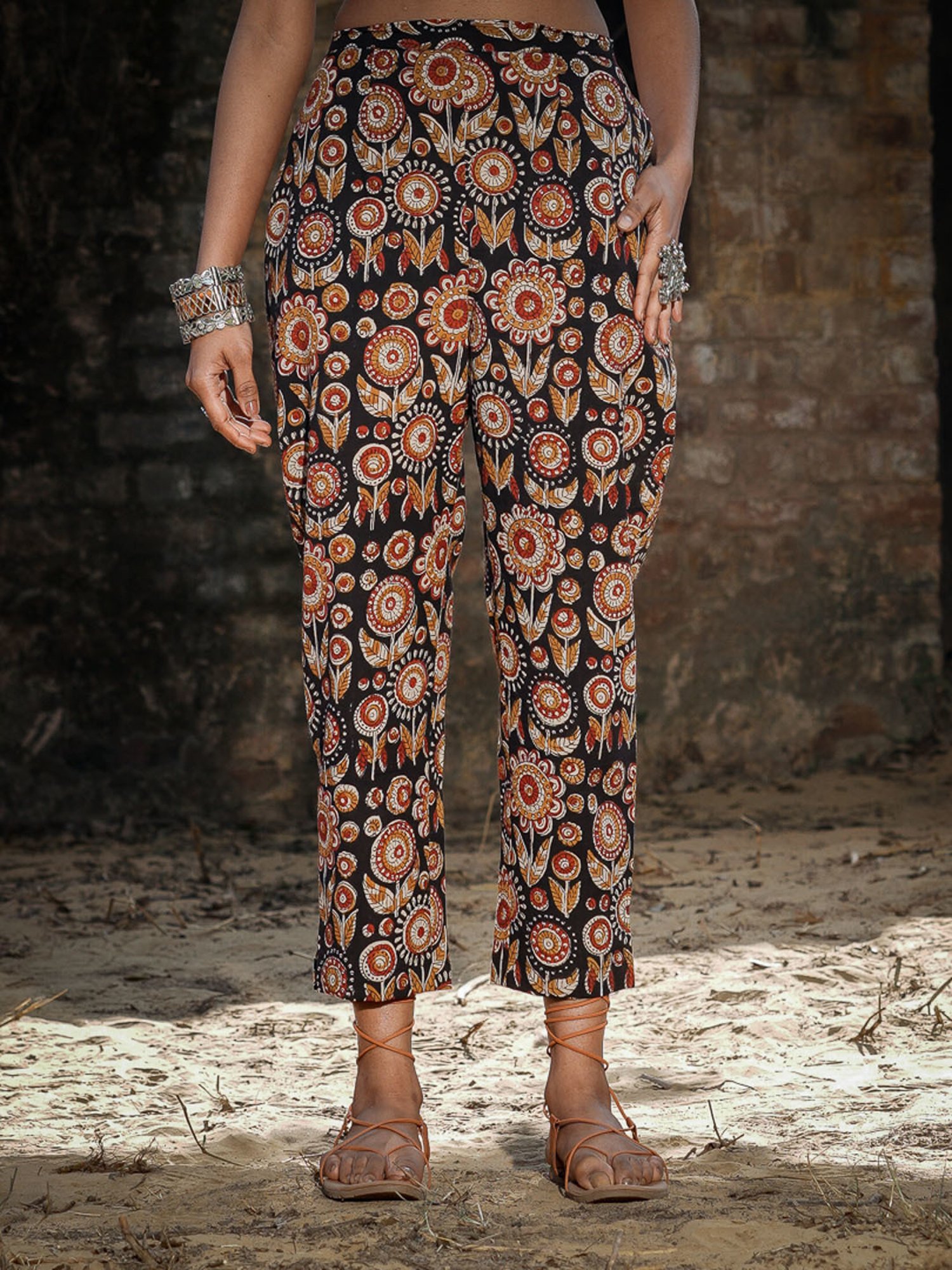 Akiso Black Block Printed Straight Kurta On Yoke And Straight Pants Set ( Set Of 2 )