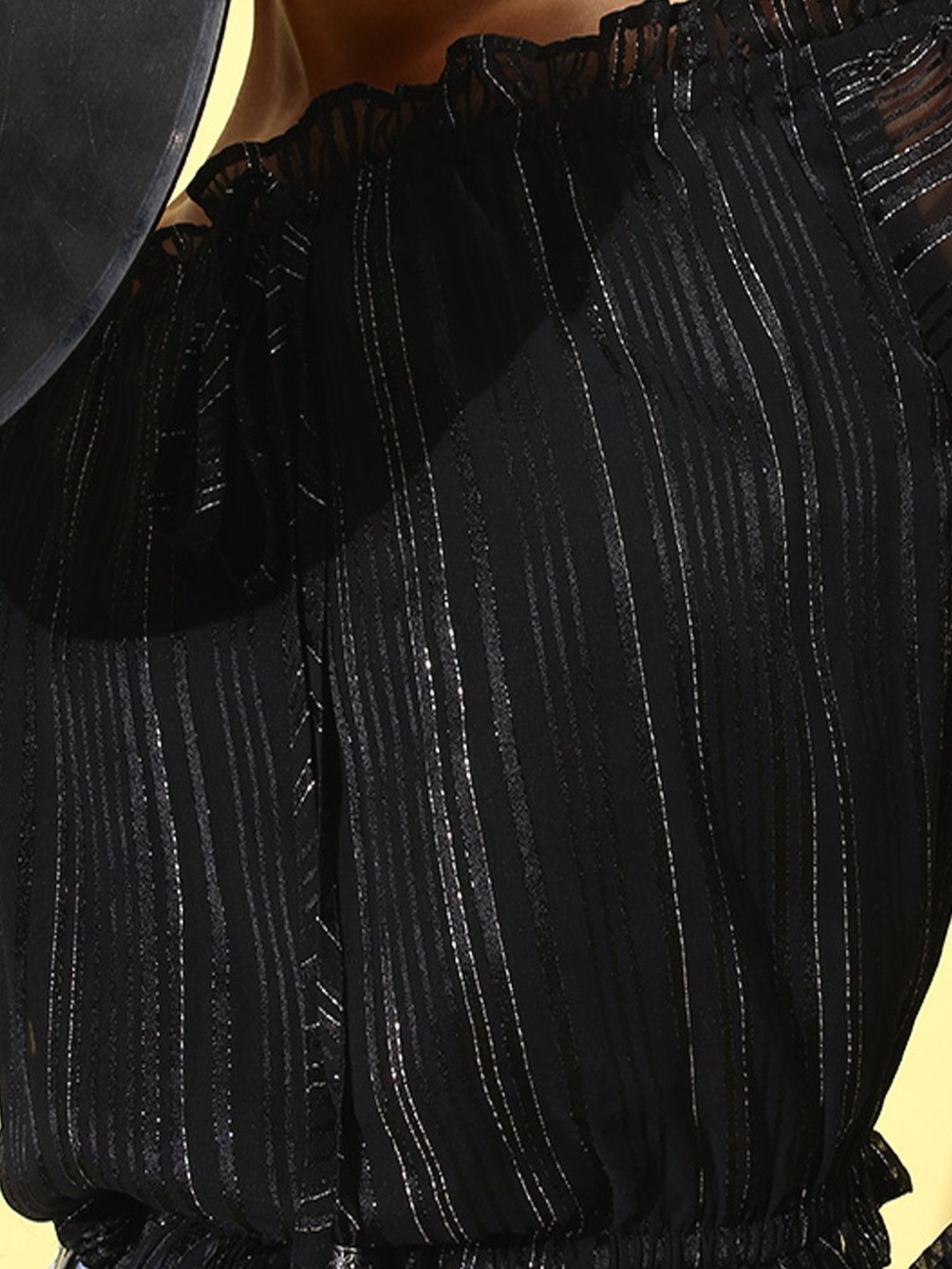 QUIERO Black Textured Top